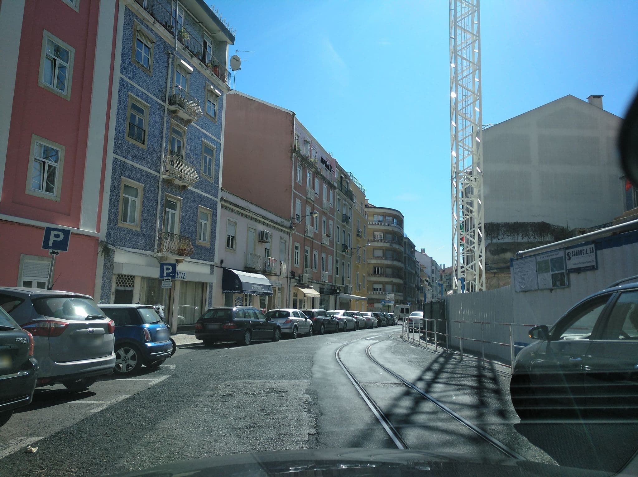 Street view near Rooms Fado Guest House, São Jorge de Arroios — © filohipo (CC BY-SA · Mapillary)