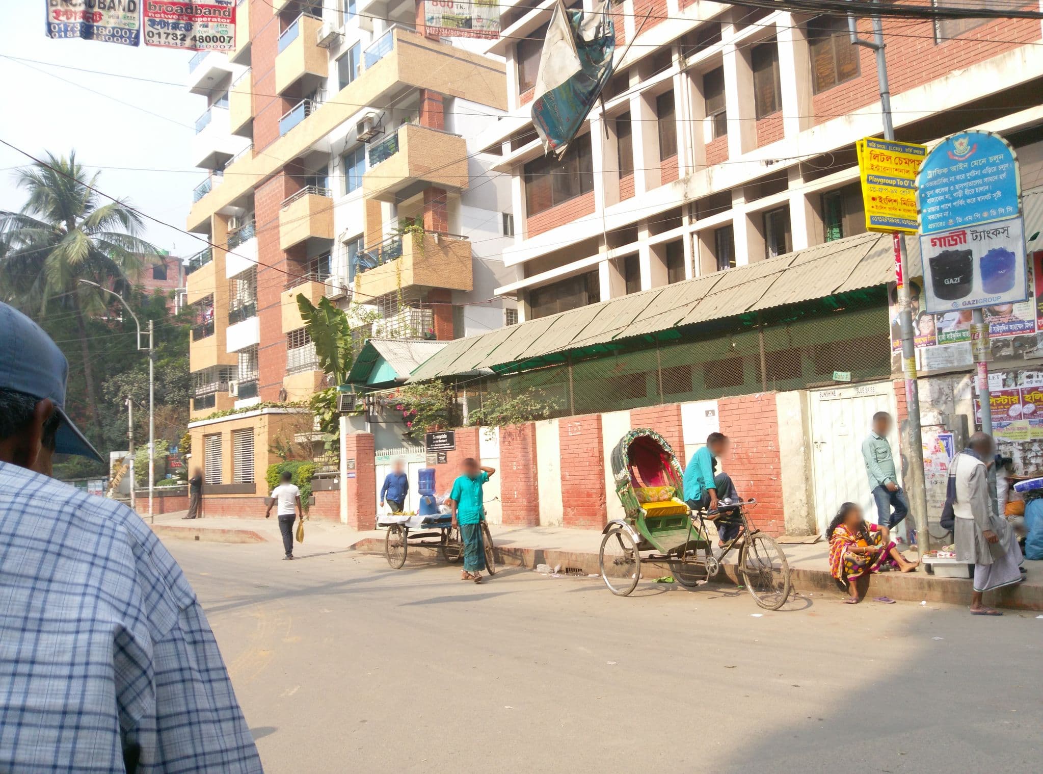 Street view near Hotel Sel Nibash, Dhanmondi — © mouchimi2 (CC BY-SA · Mapillary)