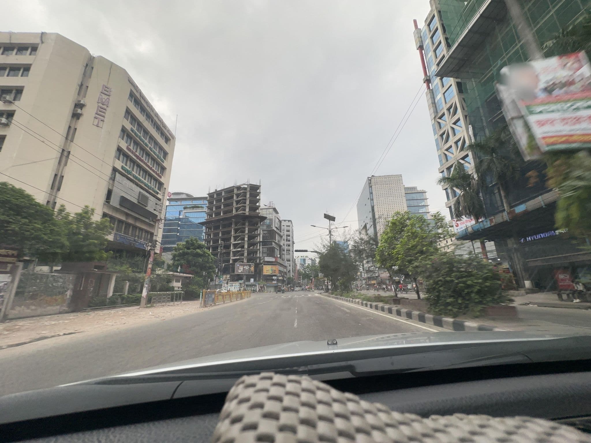 Street view near Hotel Razmoni Ishakha (হোটেল রাজমনি ঈশাখাঁ), Paltan — © nomanbinhossain (CC BY-SA · Mapillary)