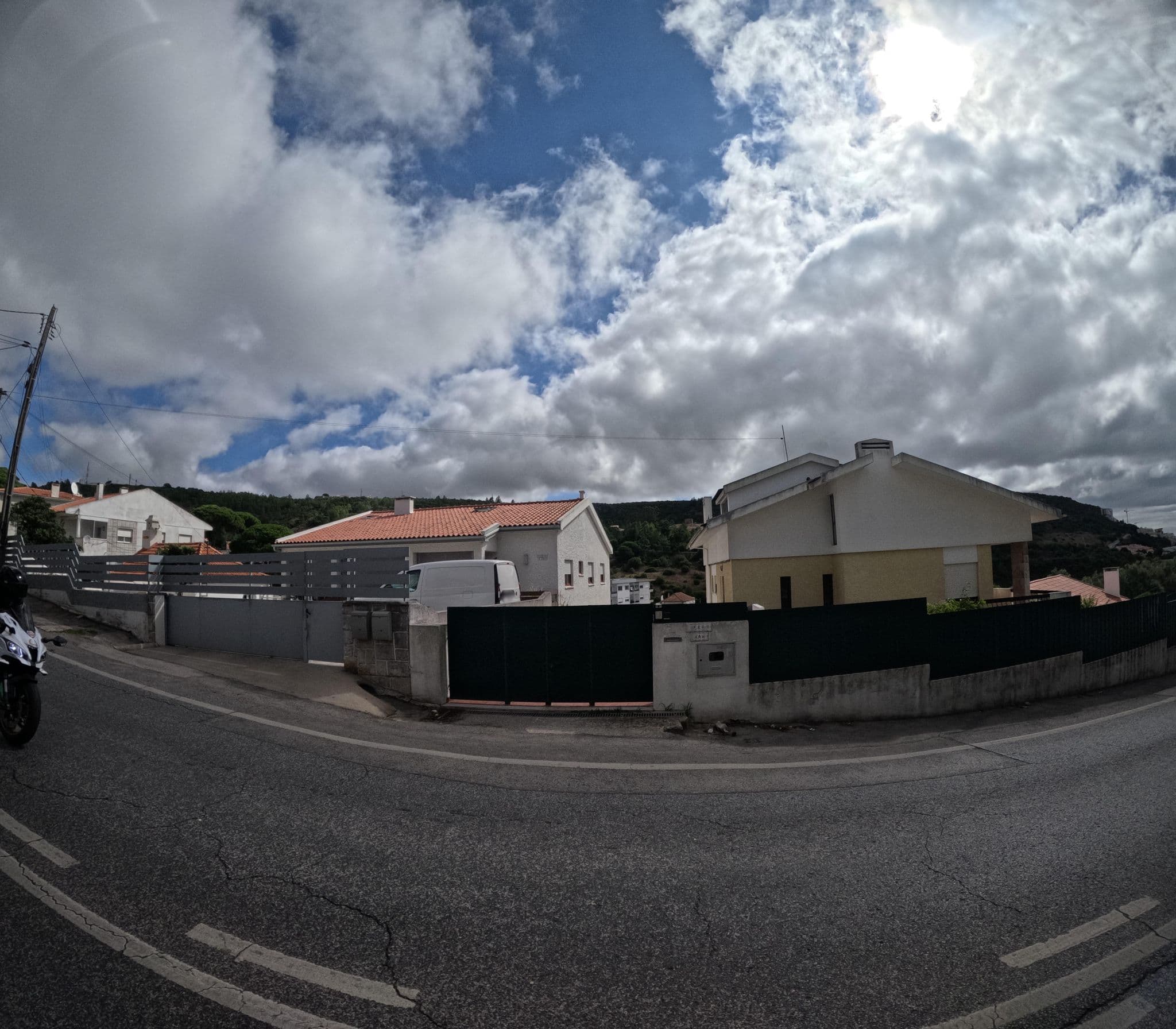 Street view near Serra Mar Guest House, Sesimbra — © danielagos12 (CC BY-SA · Mapillary)