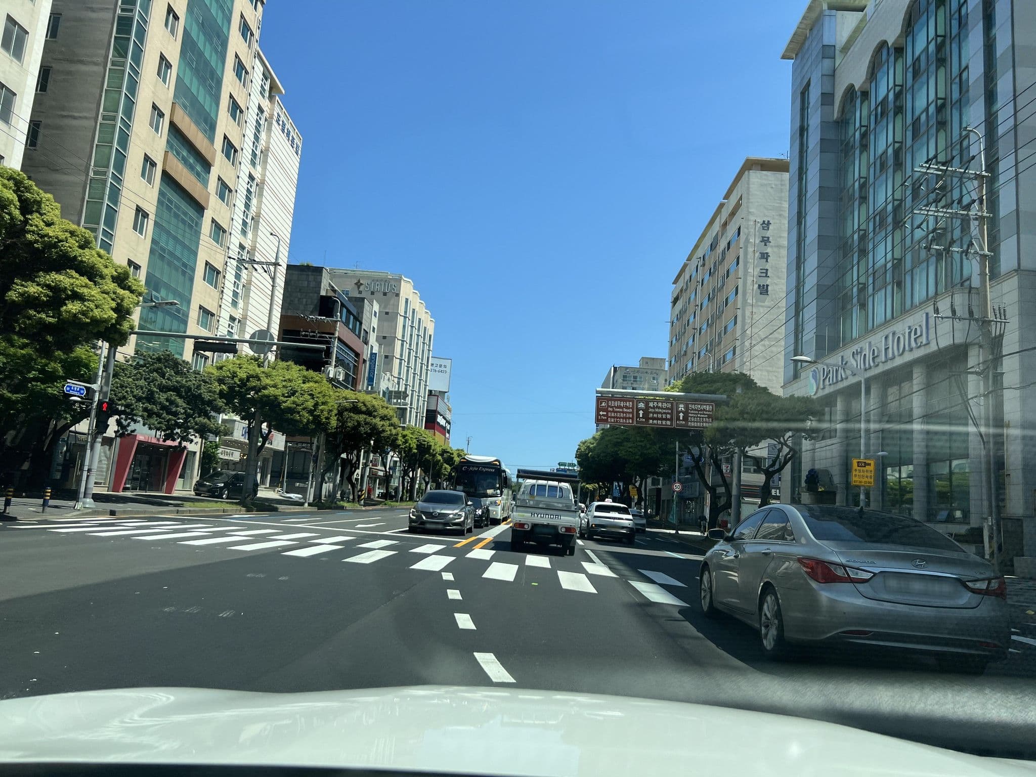 Street view near Hotel Park Side, Seodong — © eneerhut (CC BY-SA · Mapillary)