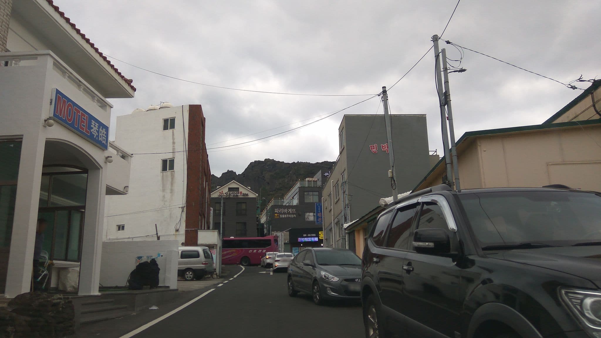 Street view near 휴스테이 금호, Ponggae-dong — © eneerhut (CC BY-SA · Mapillary)
