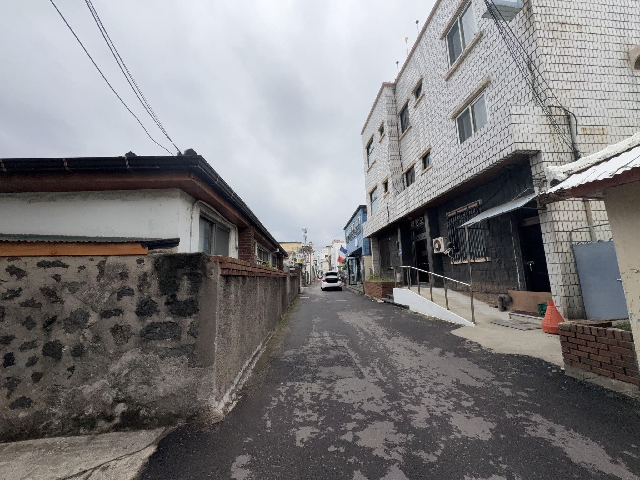 Street view near B&B Pan Guesthouse, Jeju City — © eunju (CC BY-SA · Mapillary)