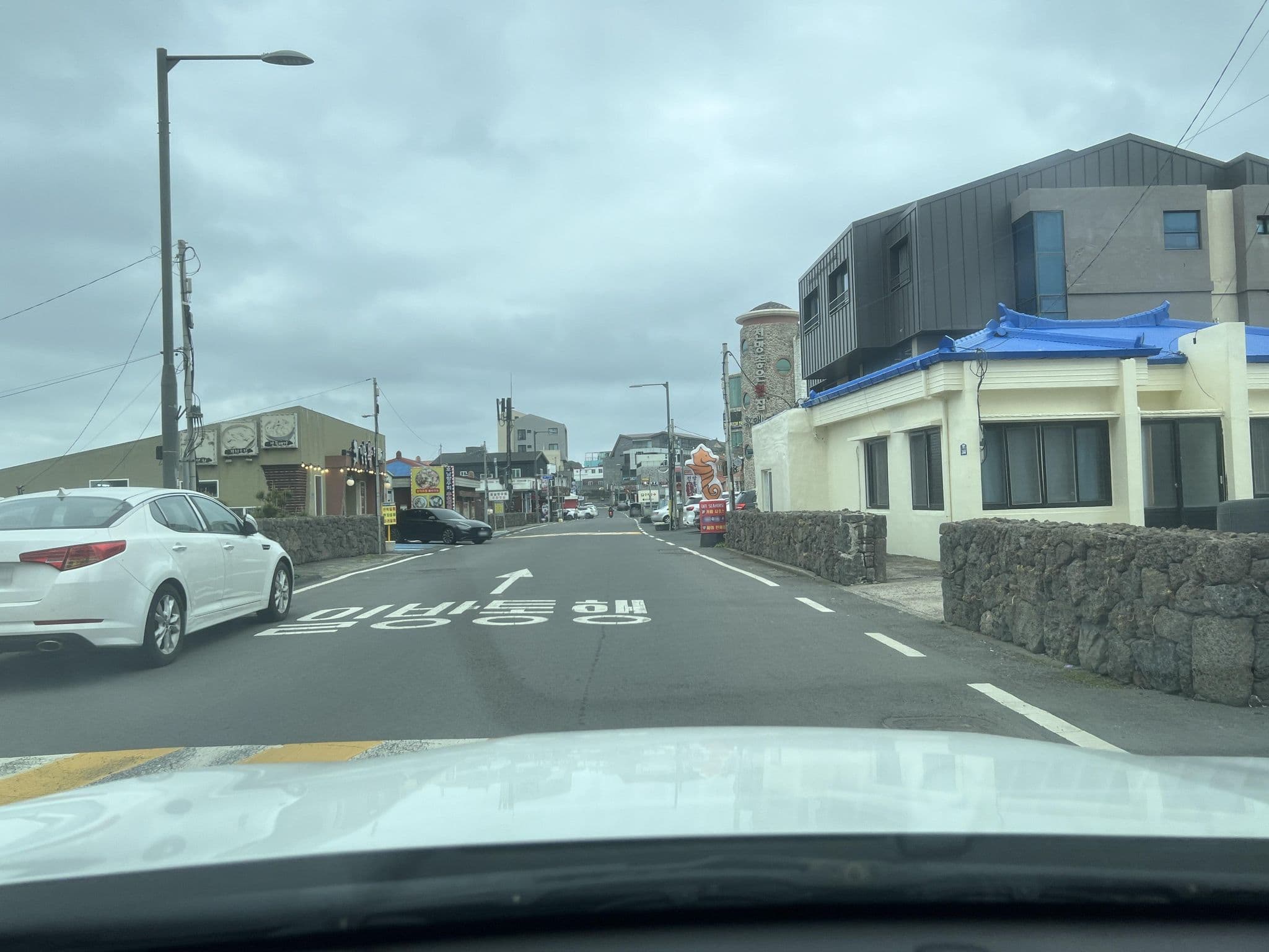 Street view near 성산플로우, Ponggae-dong — © eneerhut (CC BY-SA · Mapillary)