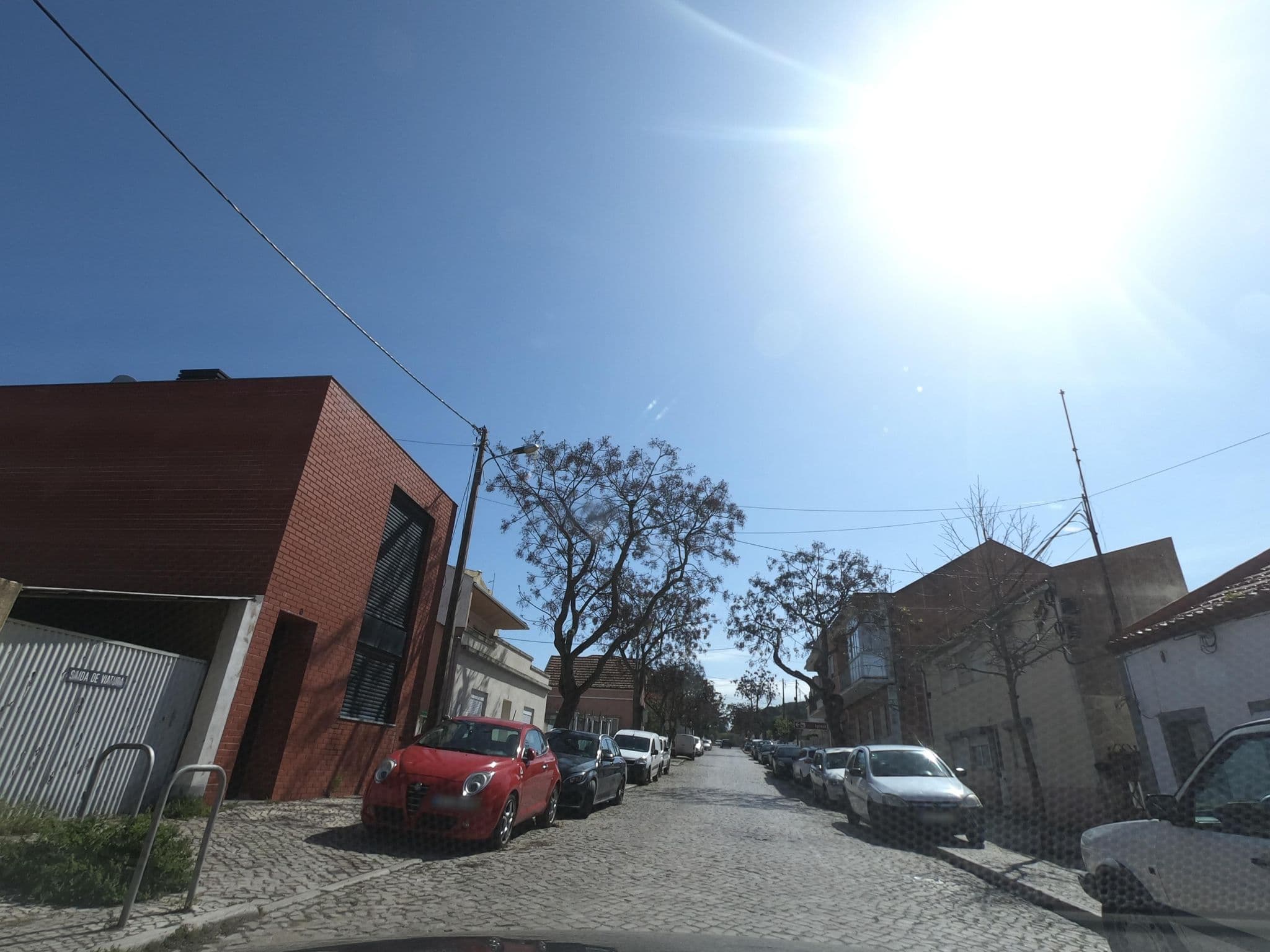 Street view near Trafaria Apartments, Trafaria — © filohipo (CC BY-SA · Mapillary)