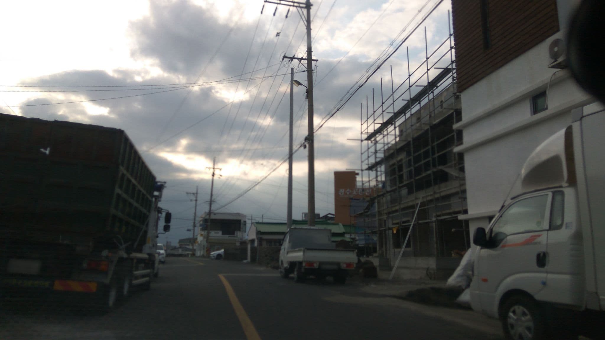 Street view near 머무는곳, Gaigeturi — © eneerhut (CC BY-SA · Mapillary)