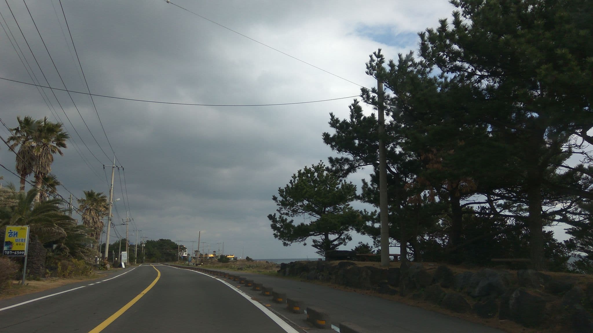 Street view near 해비치하우스, Seogwipo — © eneerhut (CC BY-SA · Mapillary)