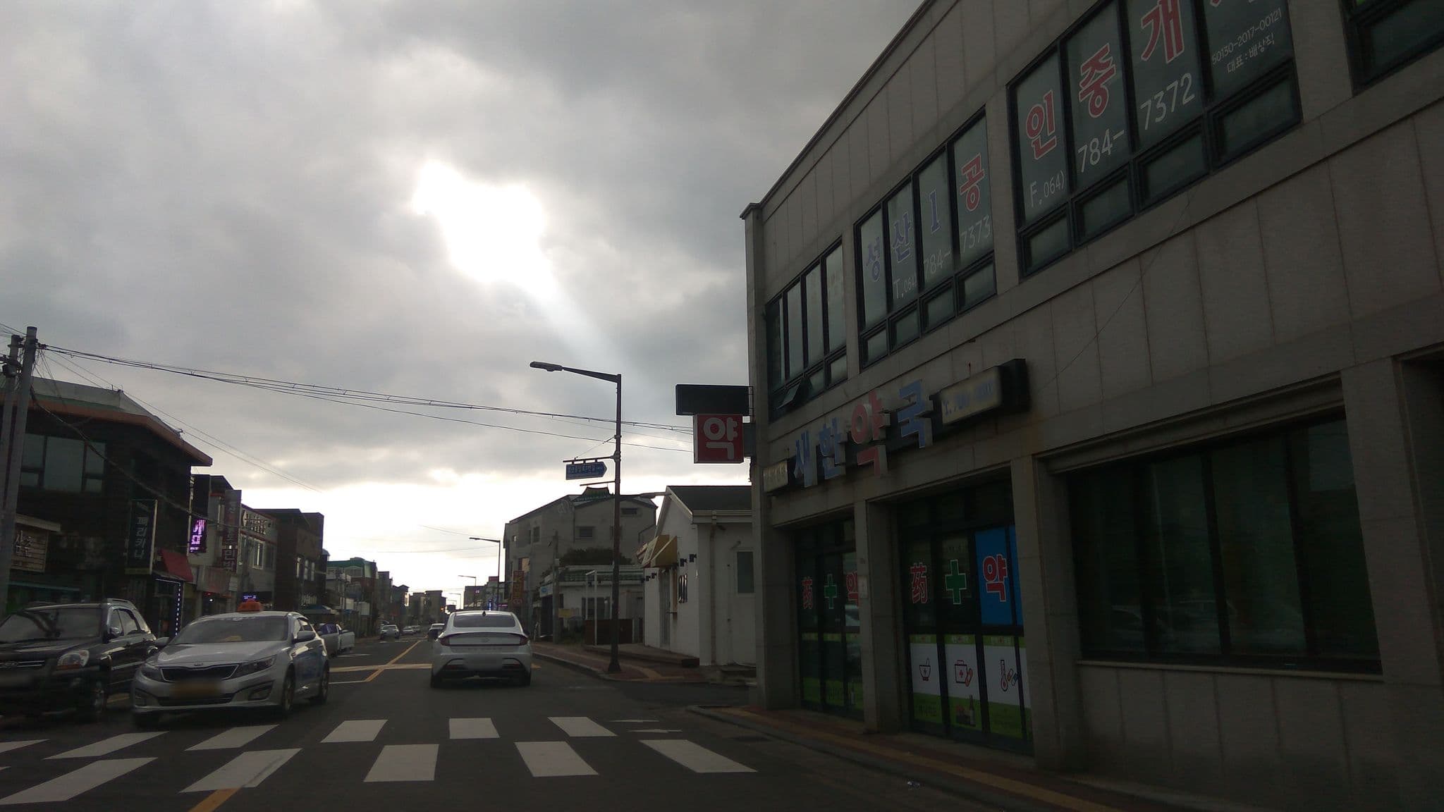 Street view near 삼흥민박, Ponggae-dong — © eneerhut (CC BY-SA · Mapillary)