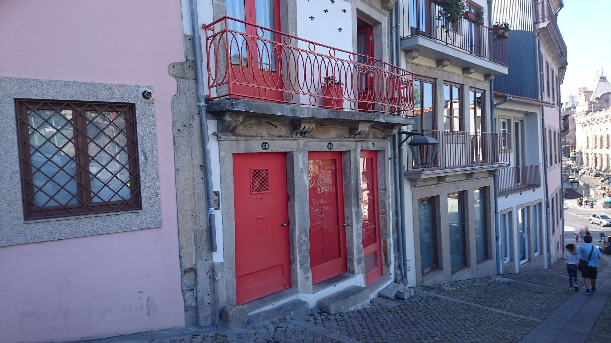 Street view near Alojamento Local, Porto — © raleben (CC BY-SA · Mapillary)