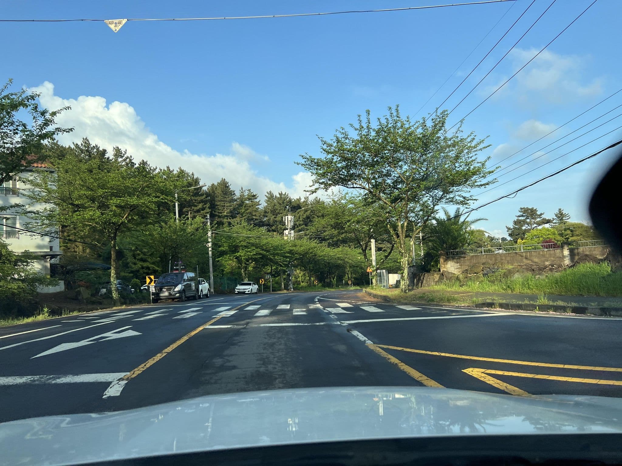 Street view near 또랑게스트하우스, Ara-dong — © eneerhut (CC BY-SA · Mapillary)