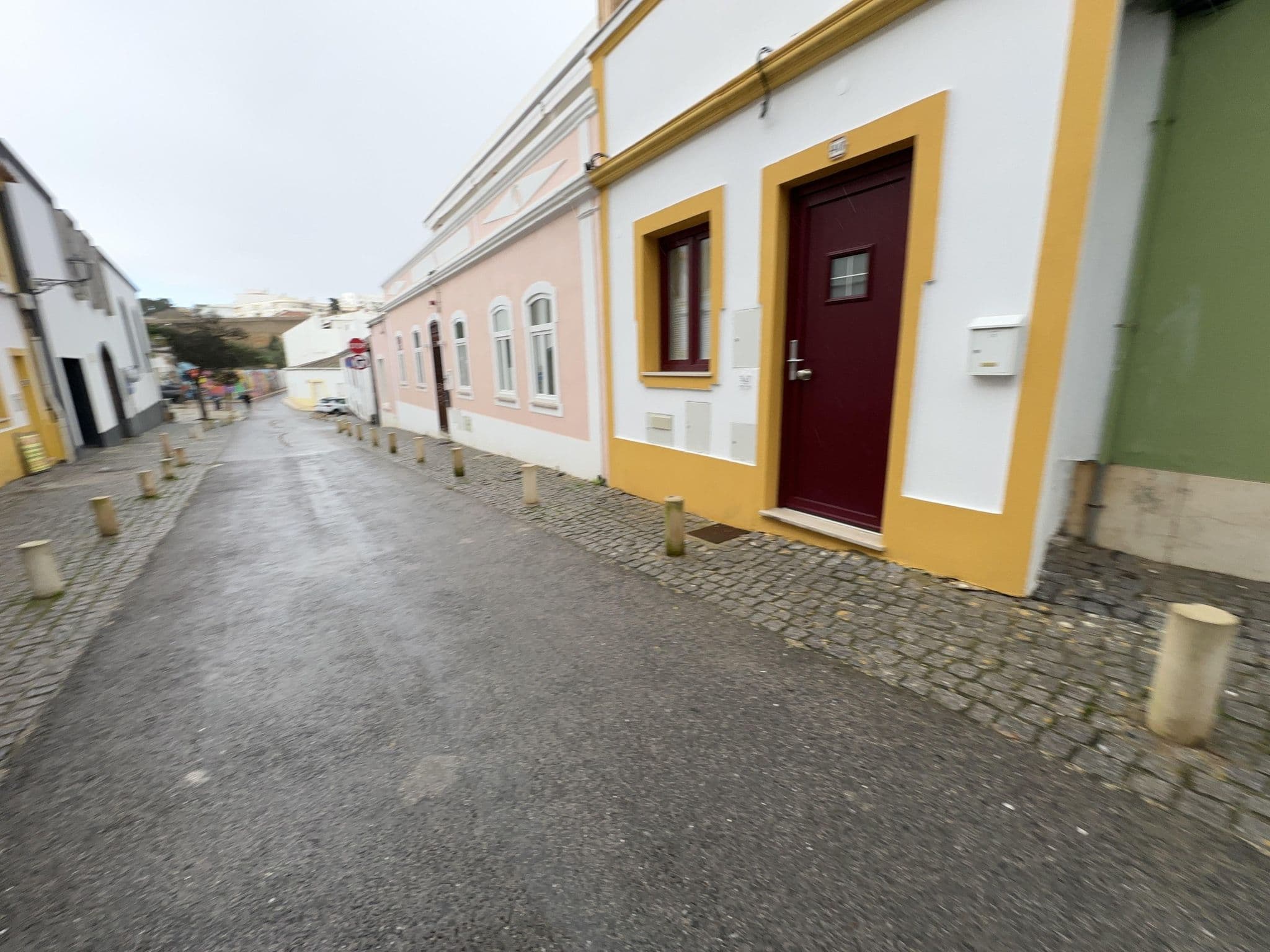 Street view near Casa Luma, Lagos — © varun959 (CC BY-SA · Mapillary)