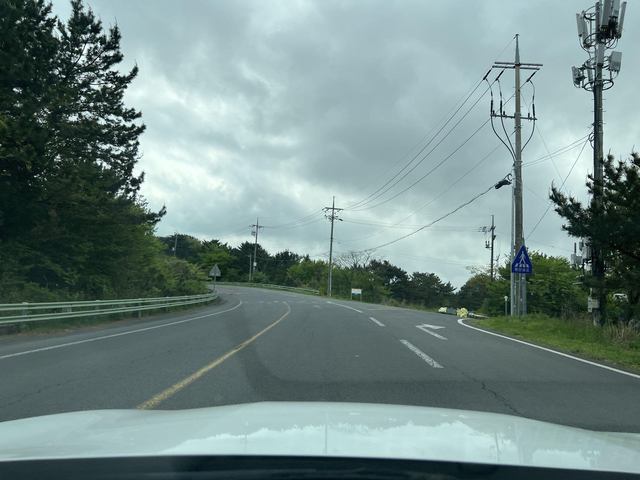 Street view near 더게스트하우스, Ara-dong — © eneerhut (CC BY-SA · Mapillary)