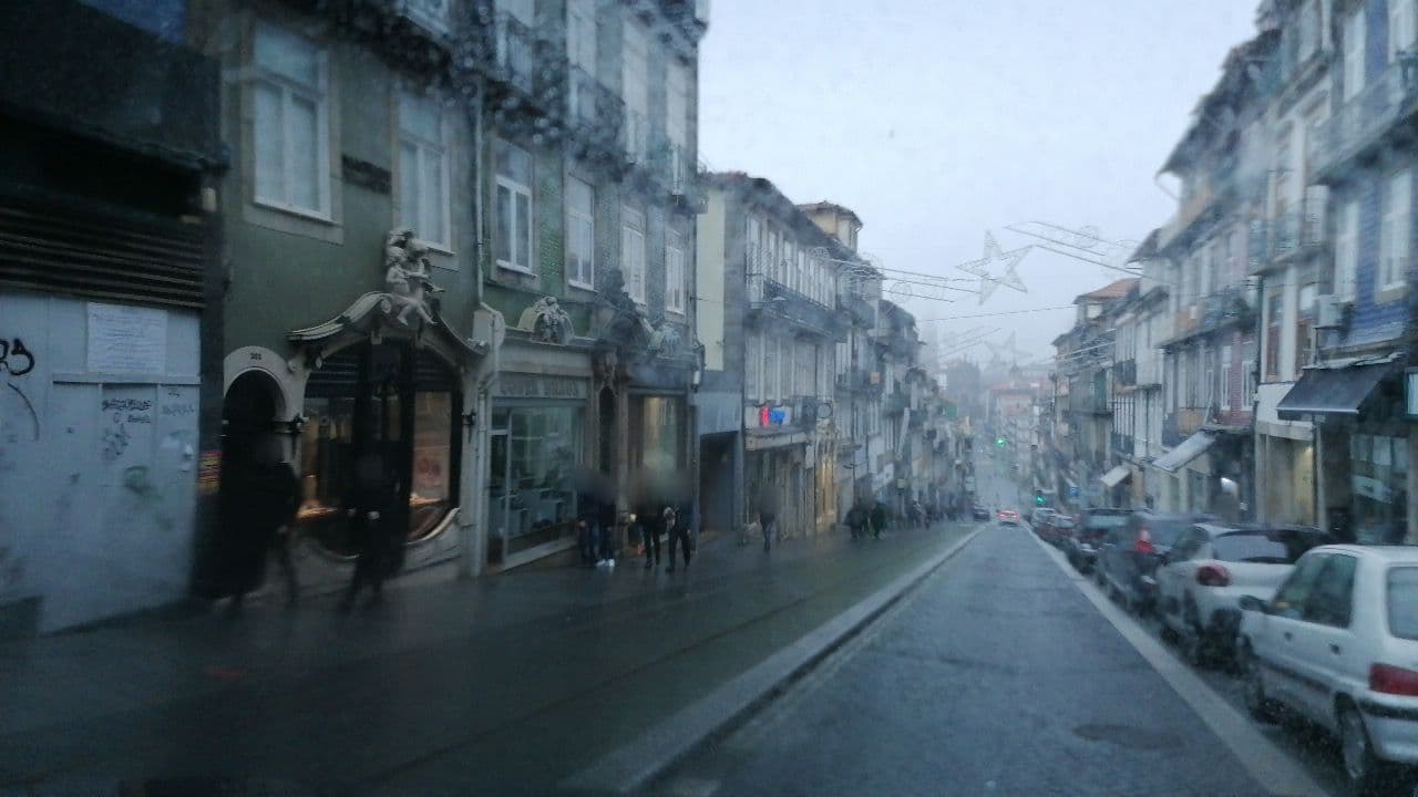 Street view near Hospedaria 31 de Janeiro, Porto