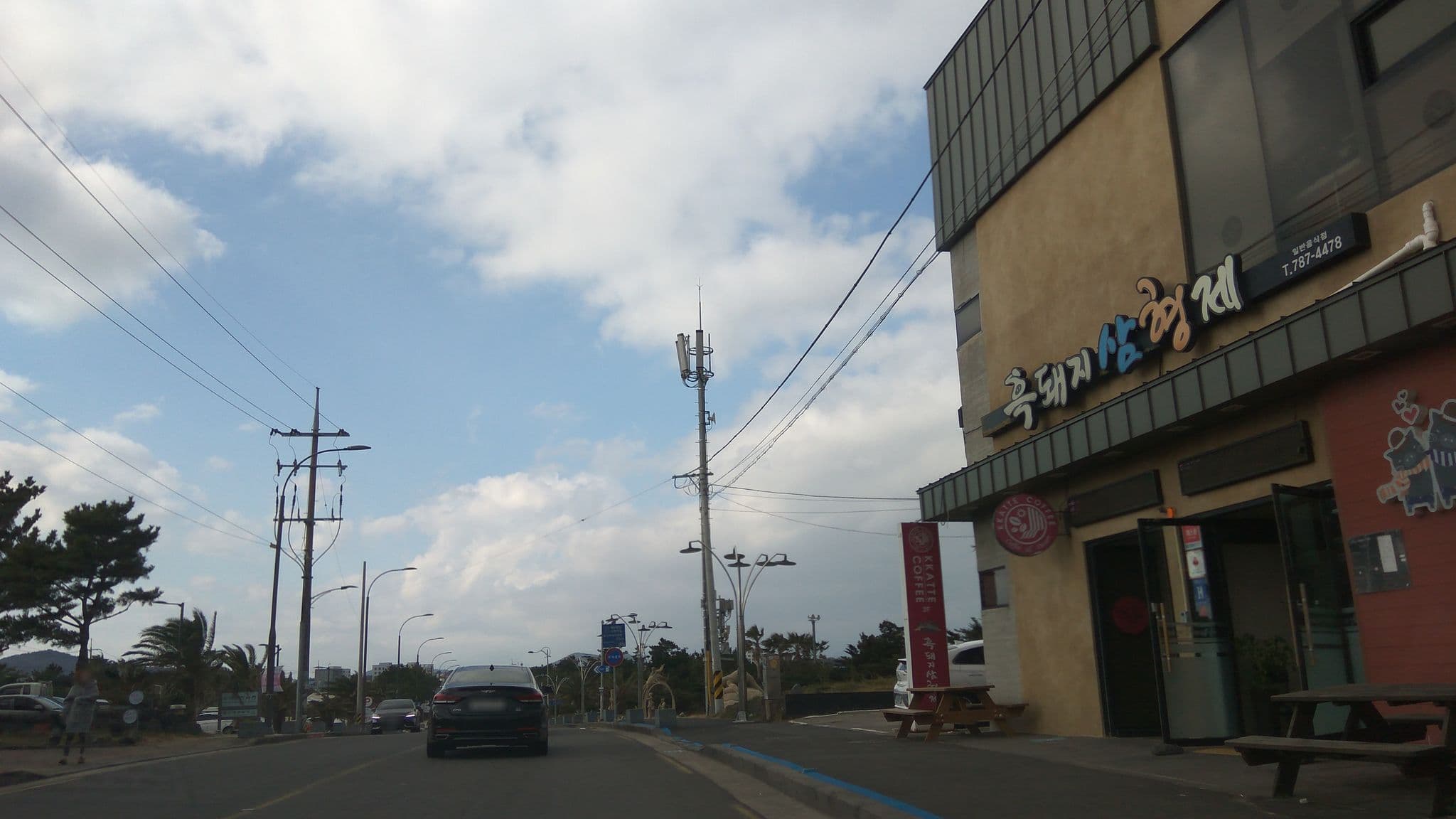 Street view near 커피가게 쉬고가게, Seogwipo — © eneerhut (CC BY-SA · Mapillary)