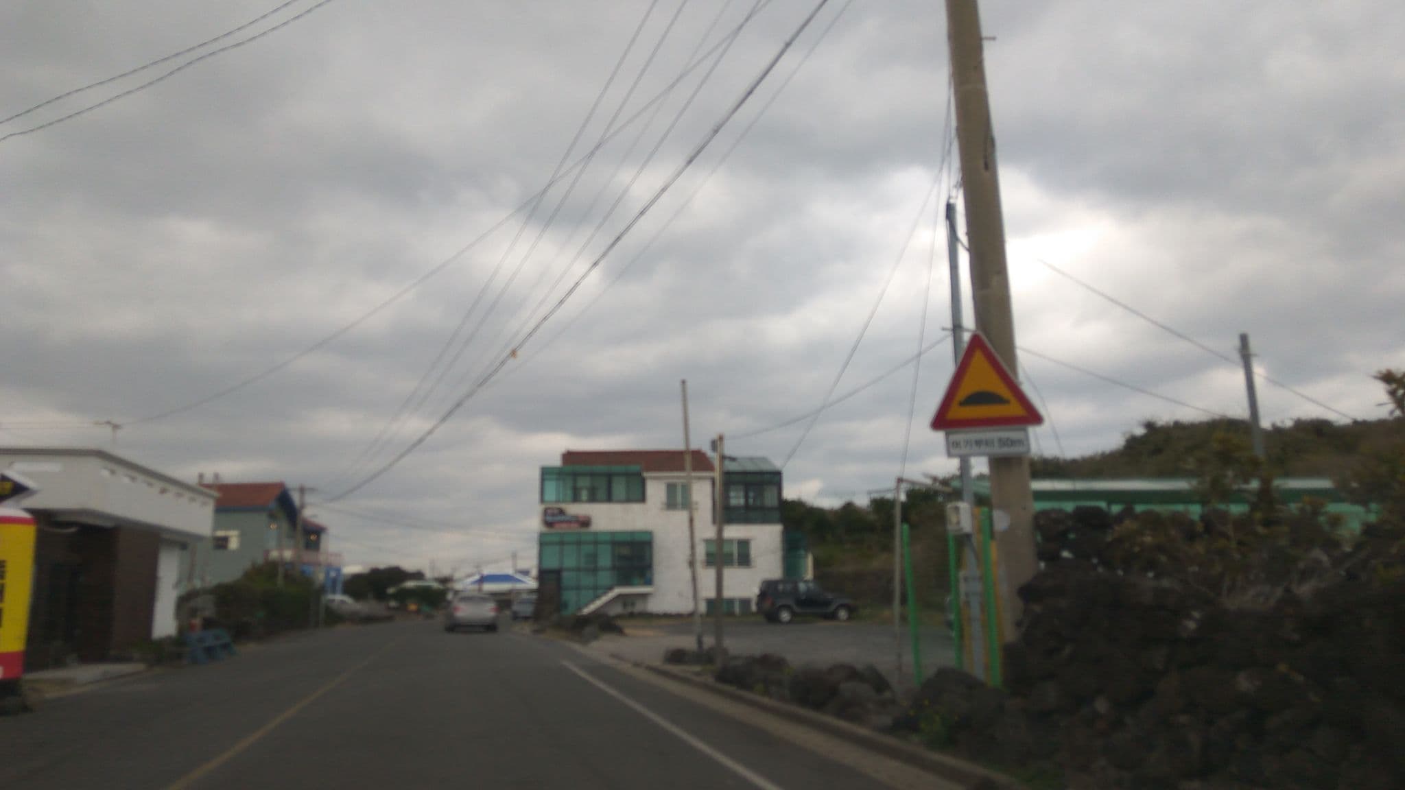 Street view near 오야스미제주, Ponggae-dong — © eneerhut (CC BY-SA · Mapillary)