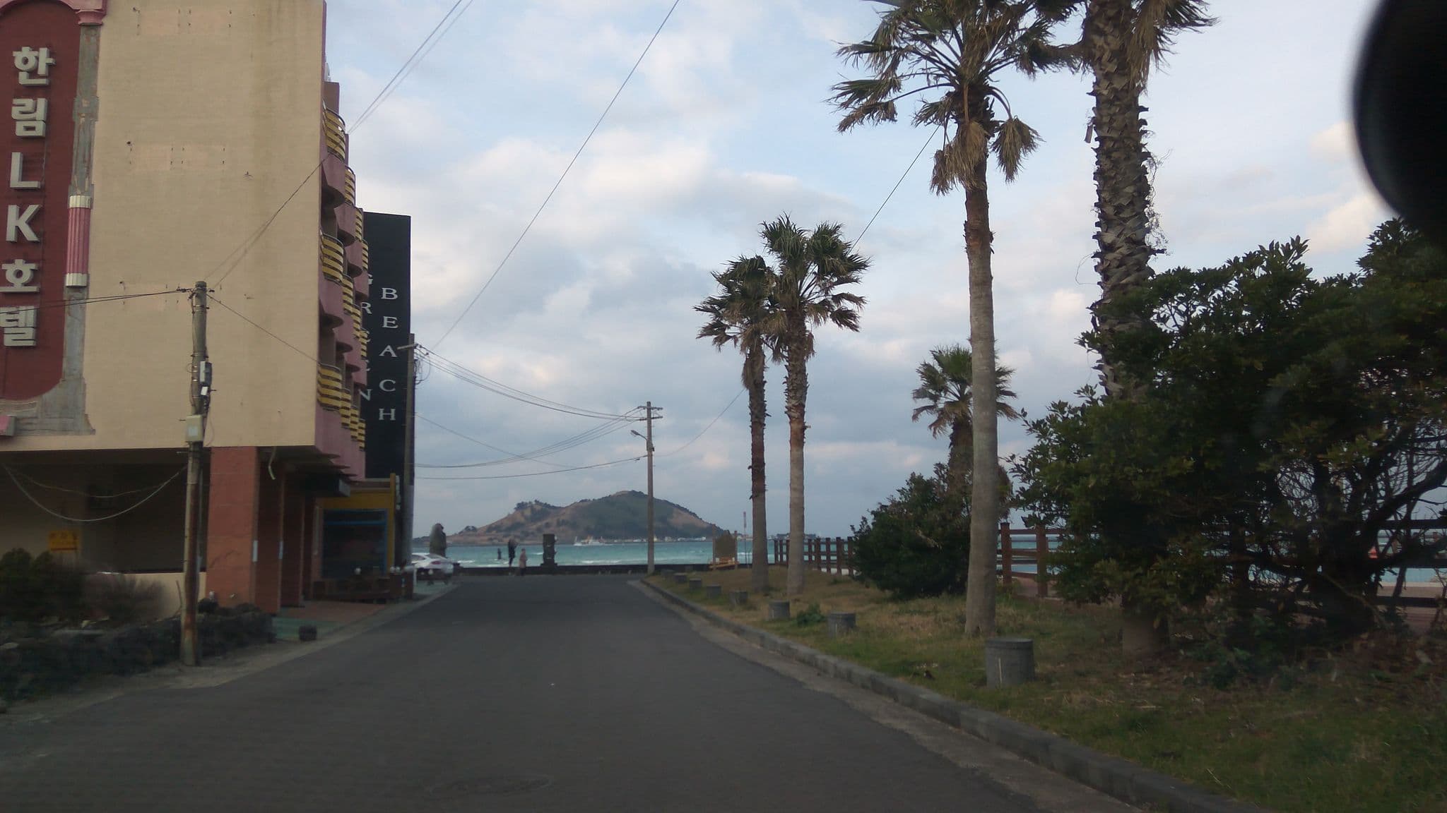 Street view near 금능마린게스트하우스, Gaigeturi — © eneerhut (CC BY-SA · Mapillary)