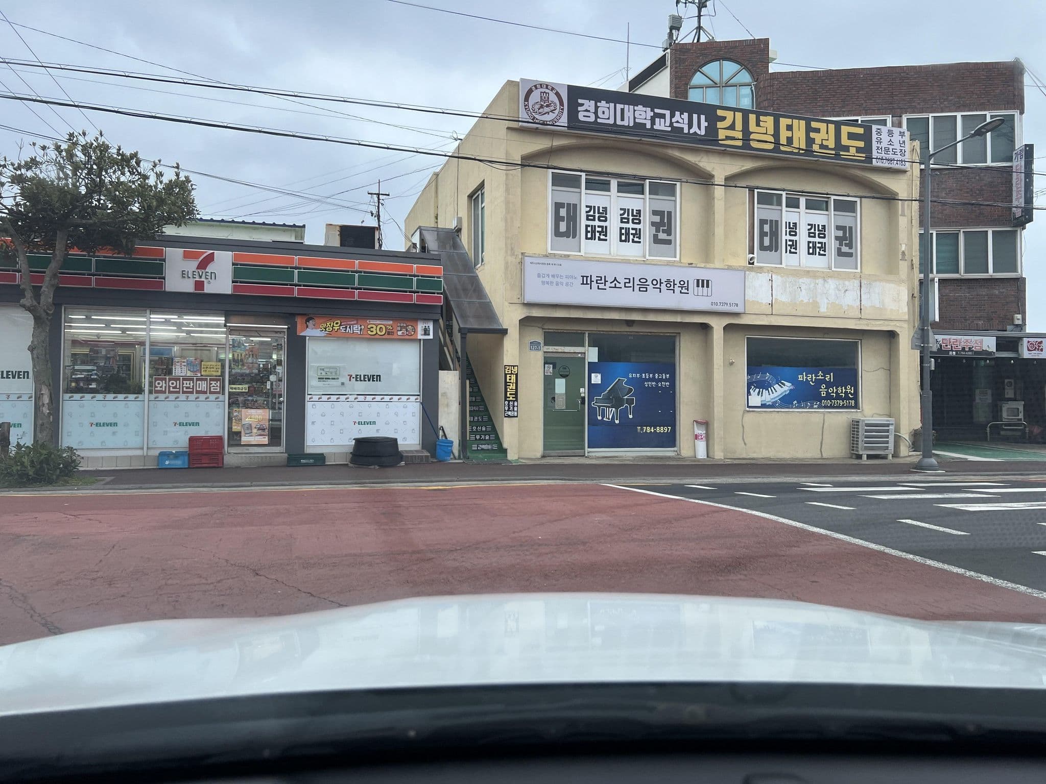 Street view near 안녕 프로젝트 게스트하우스, Ponggae-dong — © eneerhut (CC BY-SA · Mapillary)