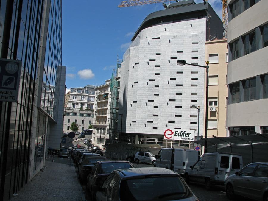 Street view near Lisbon Metropolitan Flat, Lisbon — © barragon (CC BY-SA · Mapillary)