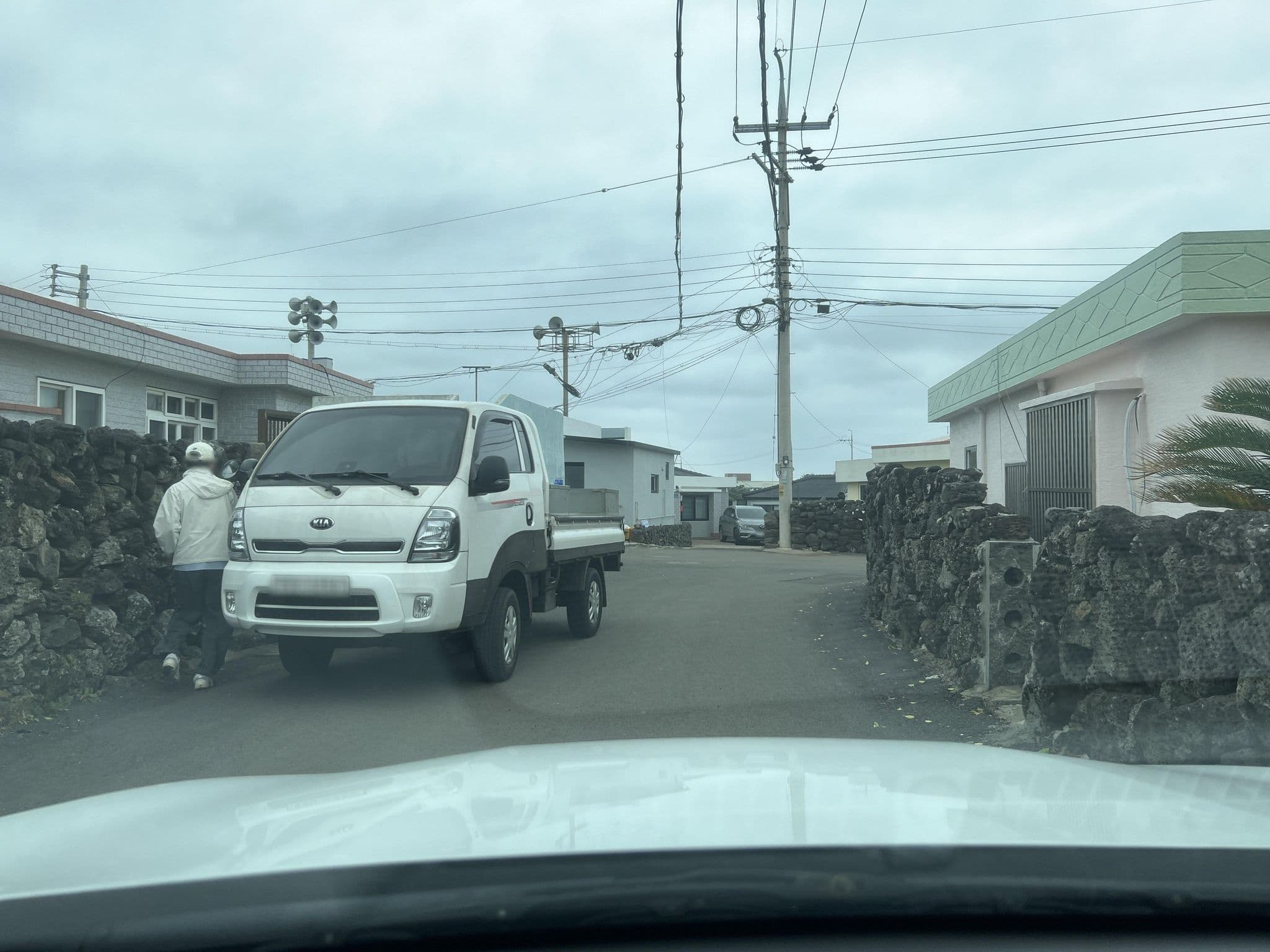 Street view near 하도별방, Ponggae-dong — © eneerhut (CC BY-SA · Mapillary)
