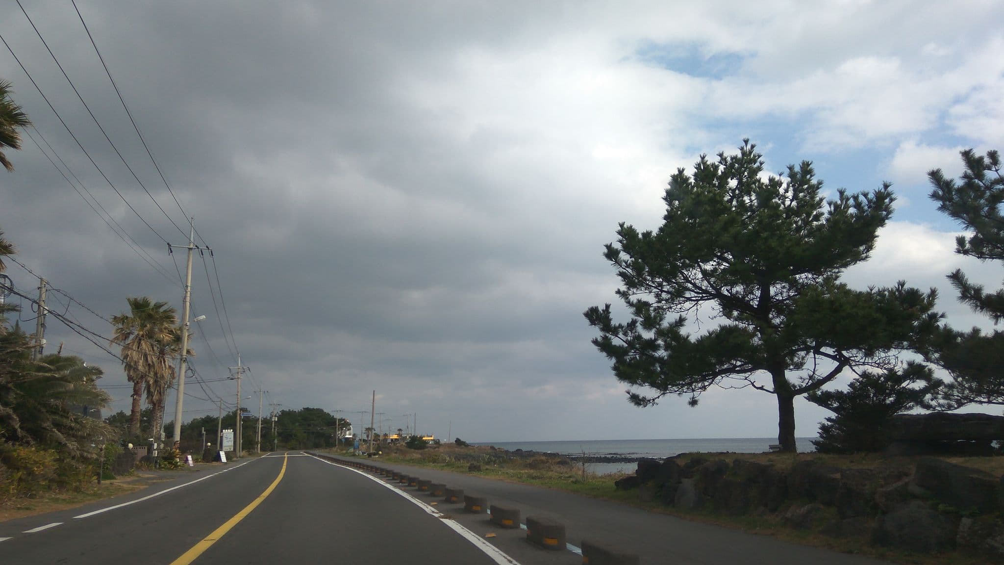 Street view near 맘모스 빌리지, Seogwipo — © eneerhut (CC BY-SA · Mapillary)