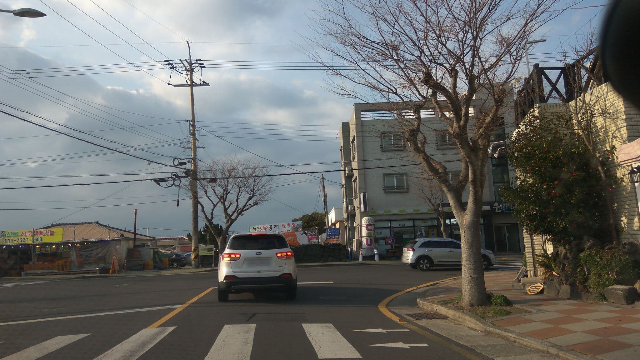 Street view near 르메인호텔, Gaigeturi — © eneerhut (CC BY-SA · Mapillary)
