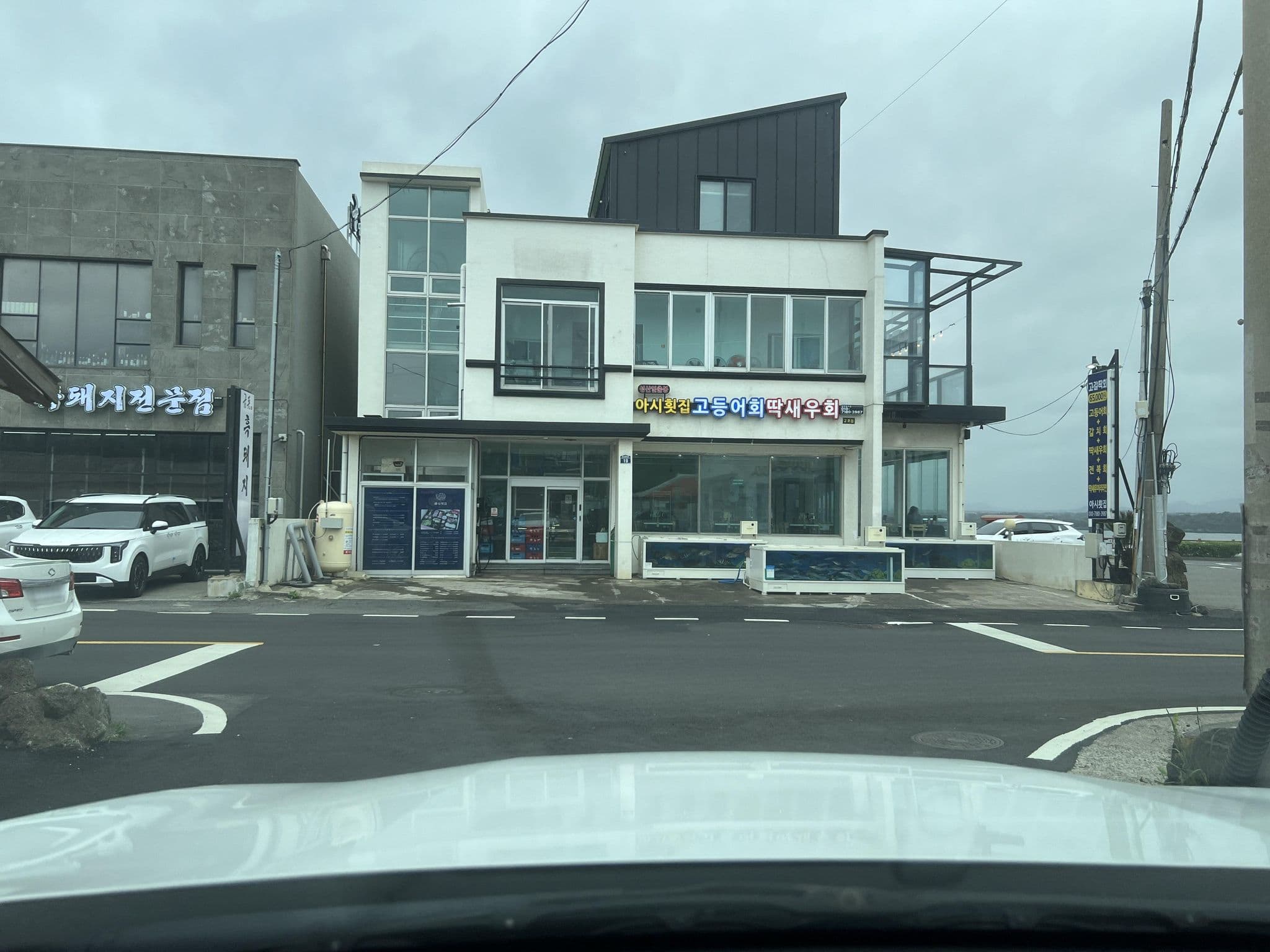 Street view near 락게트하우스, Ponggae-dong — © eneerhut (CC BY-SA · Mapillary)