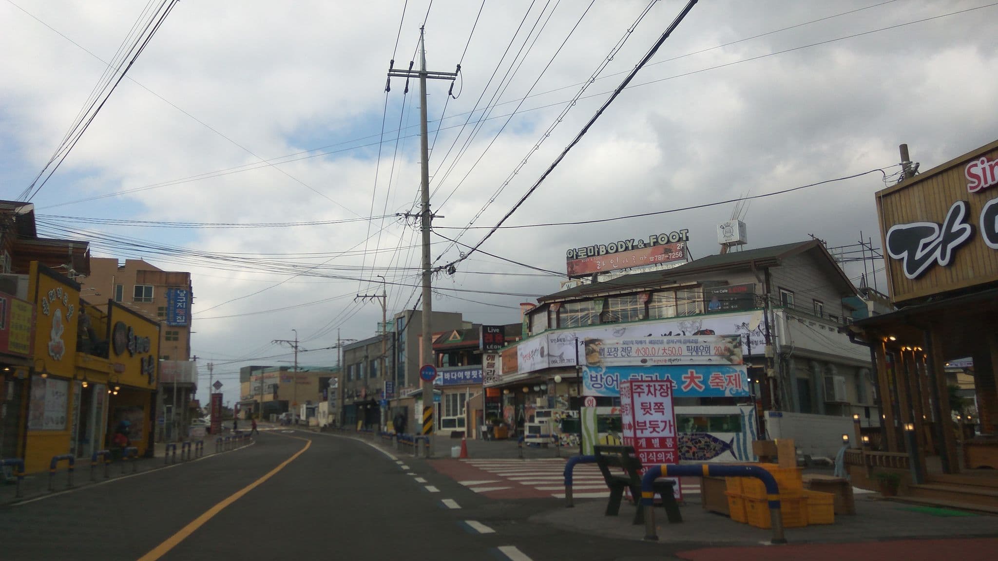 Street view near Casamarina Resort, Seogwipo — © eneerhut (CC BY-SA · Mapillary)