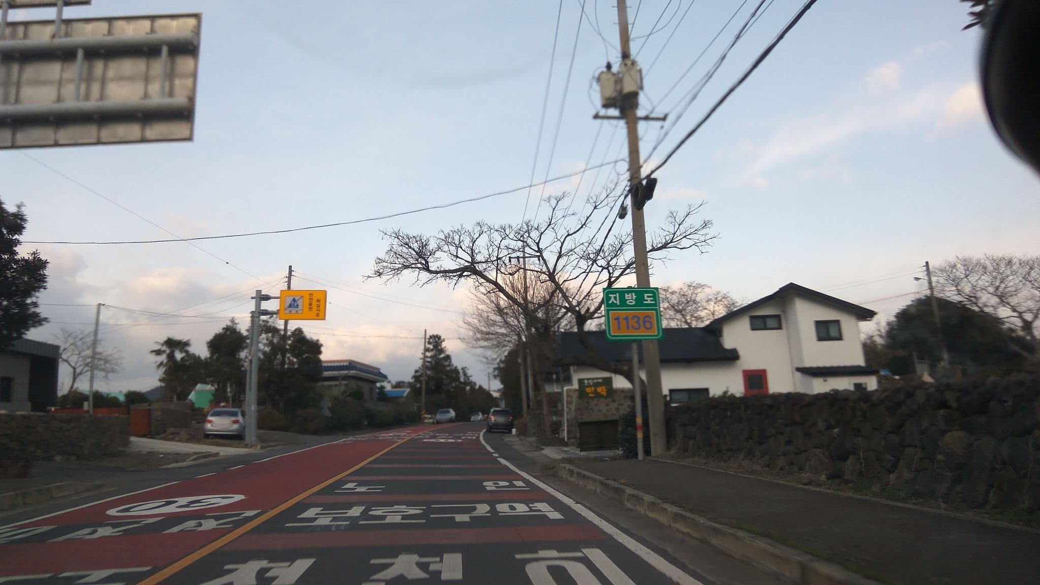 Street view near 돌담이네, Gaigeturi — © eneerhut (CC BY-SA · Mapillary)