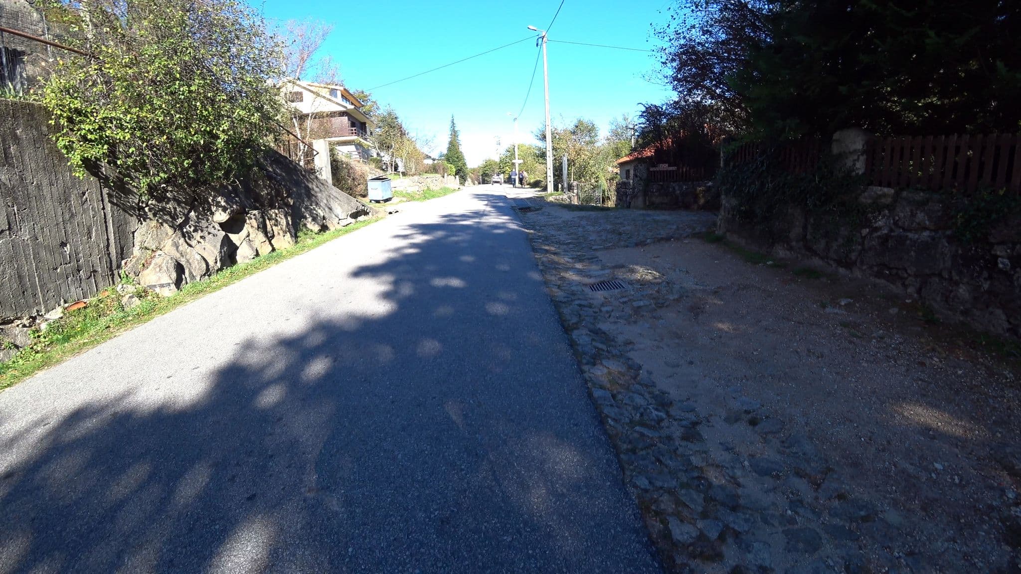 Street view near Lakeview Gêres, Vieira do Minho — © mariocarneiro (CC BY-SA · Mapillary)