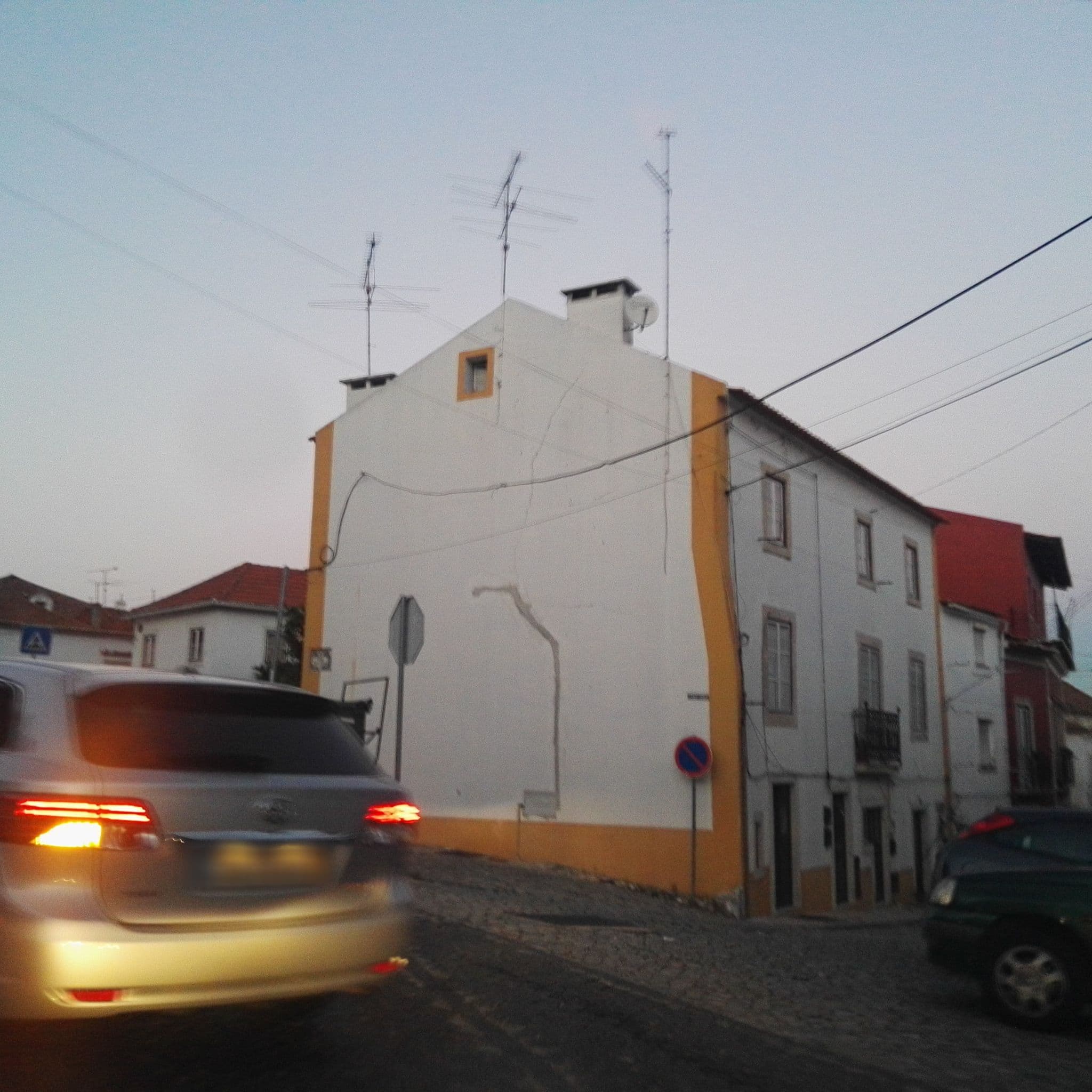 Street view near Casa da Ribeira, Santarém — © filipegraciosa (CC BY-SA · Mapillary)