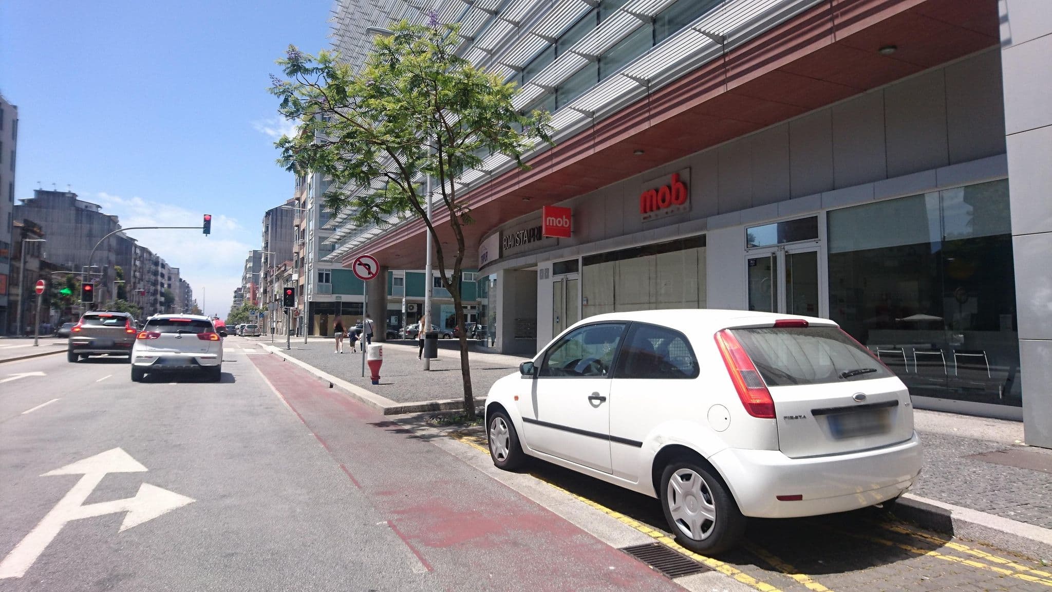 Street view near Porto Deluxe, Senhora do Porto — © rod9 (CC BY-SA · Mapillary)