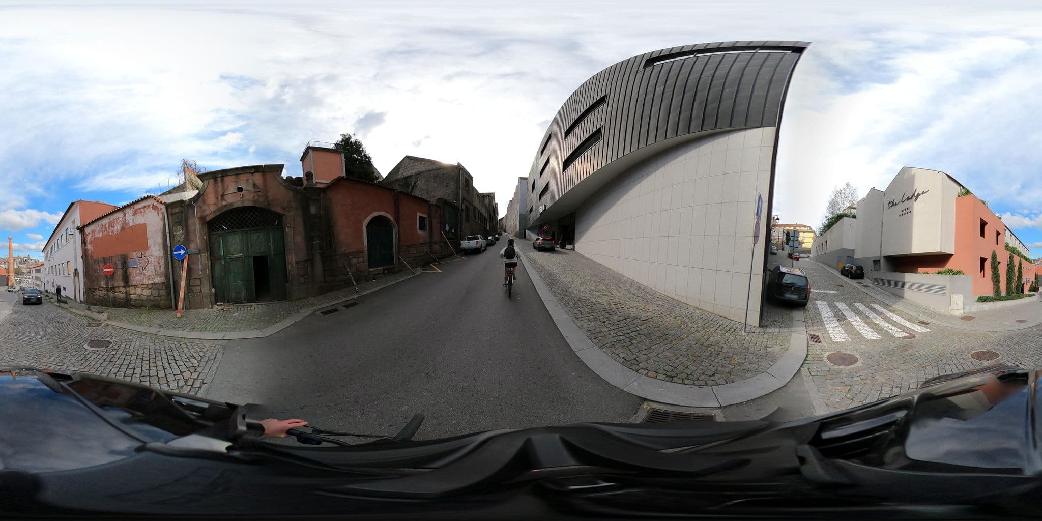 Street view near Hilton Porto Gaia, Vila Nova de Gaia — © GLocatelli (CC BY-SA · Mapillary)