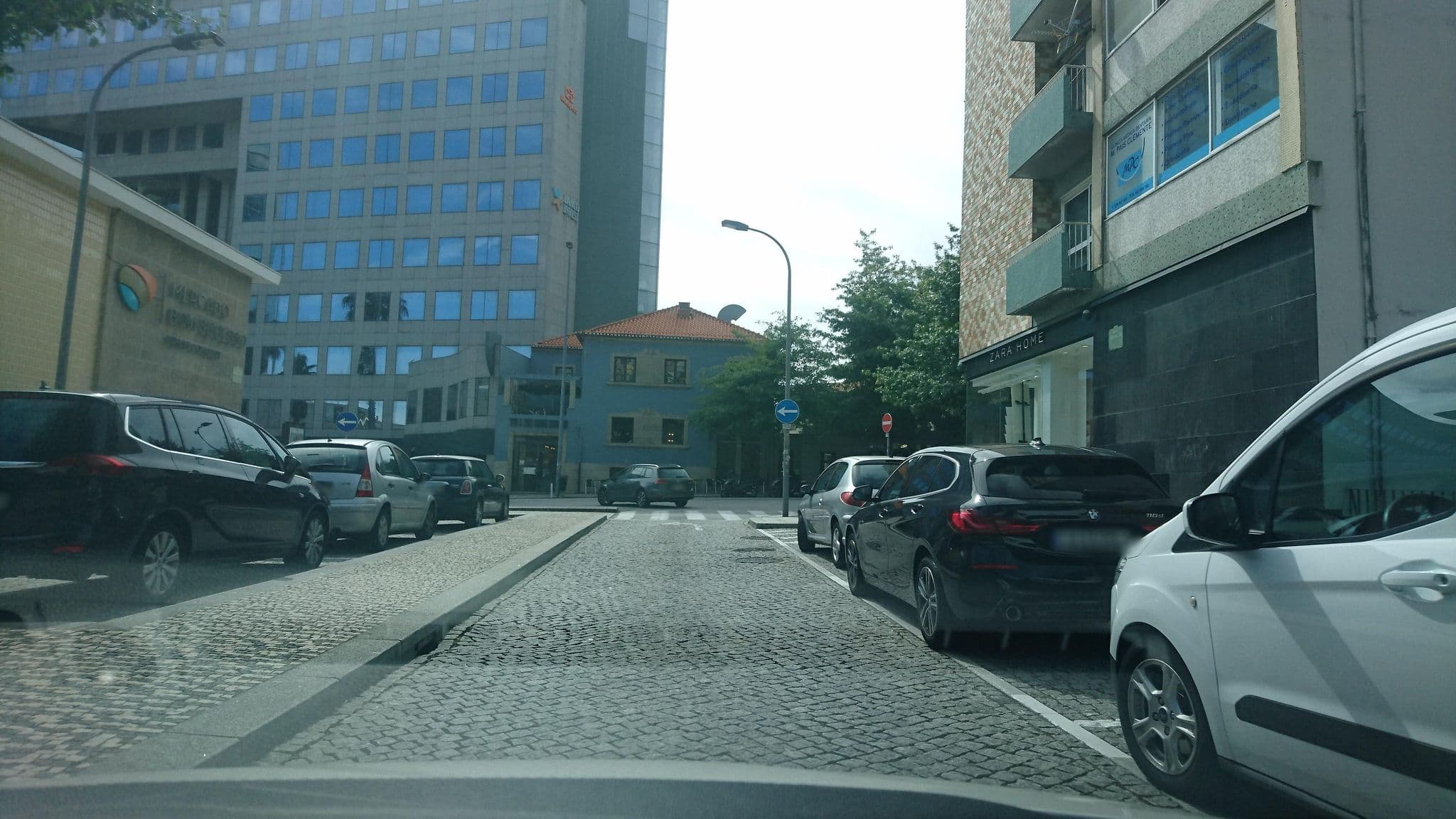 Street view near Hotel da Música, Massarelos — © rod9 (CC BY-SA · Mapillary)