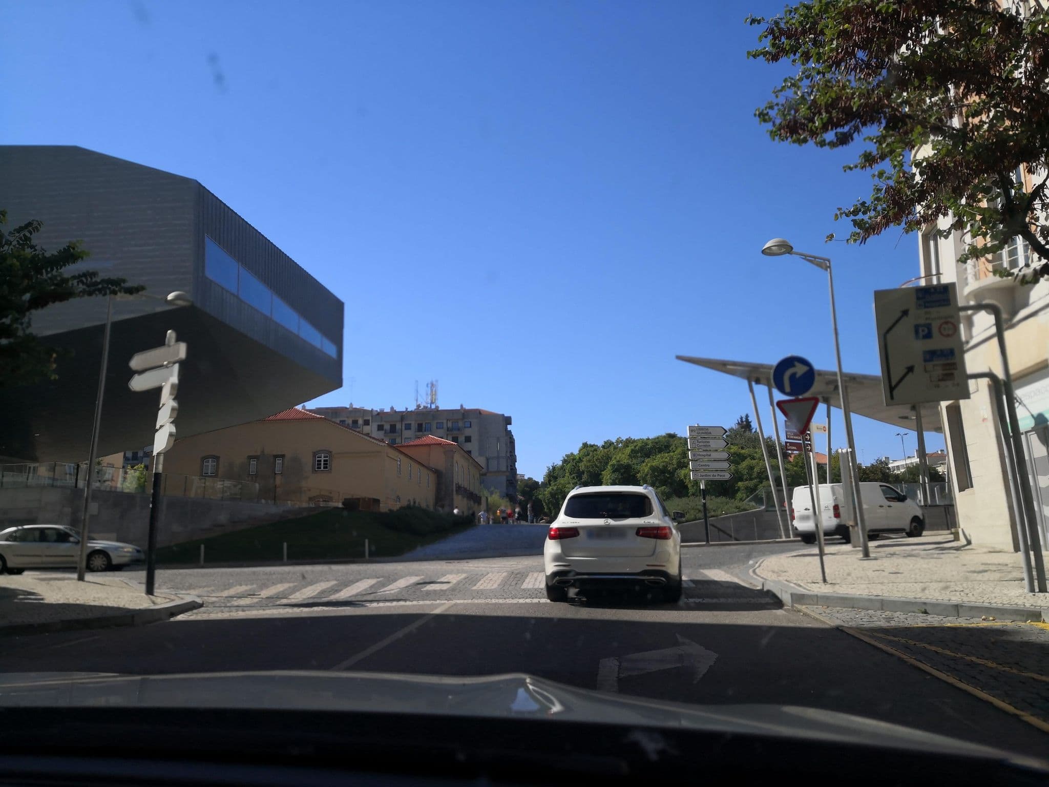 Street view near Casa 92, Castelo Branco — © sanjorgepinho (CC BY-SA · Mapillary)