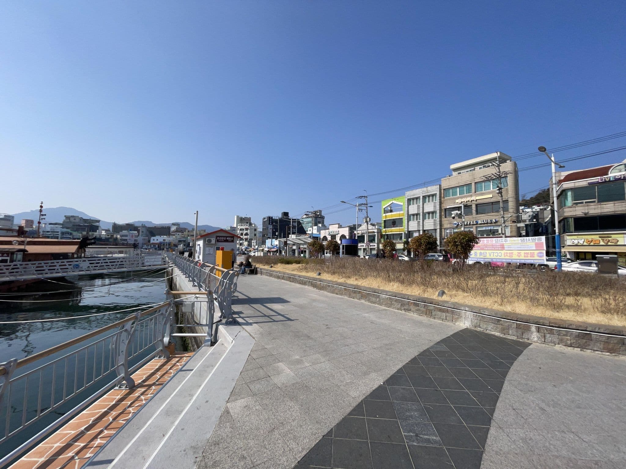 Street view near Napoli Motel, Tongyeong — © jaydiggily (CC BY-SA · Mapillary)