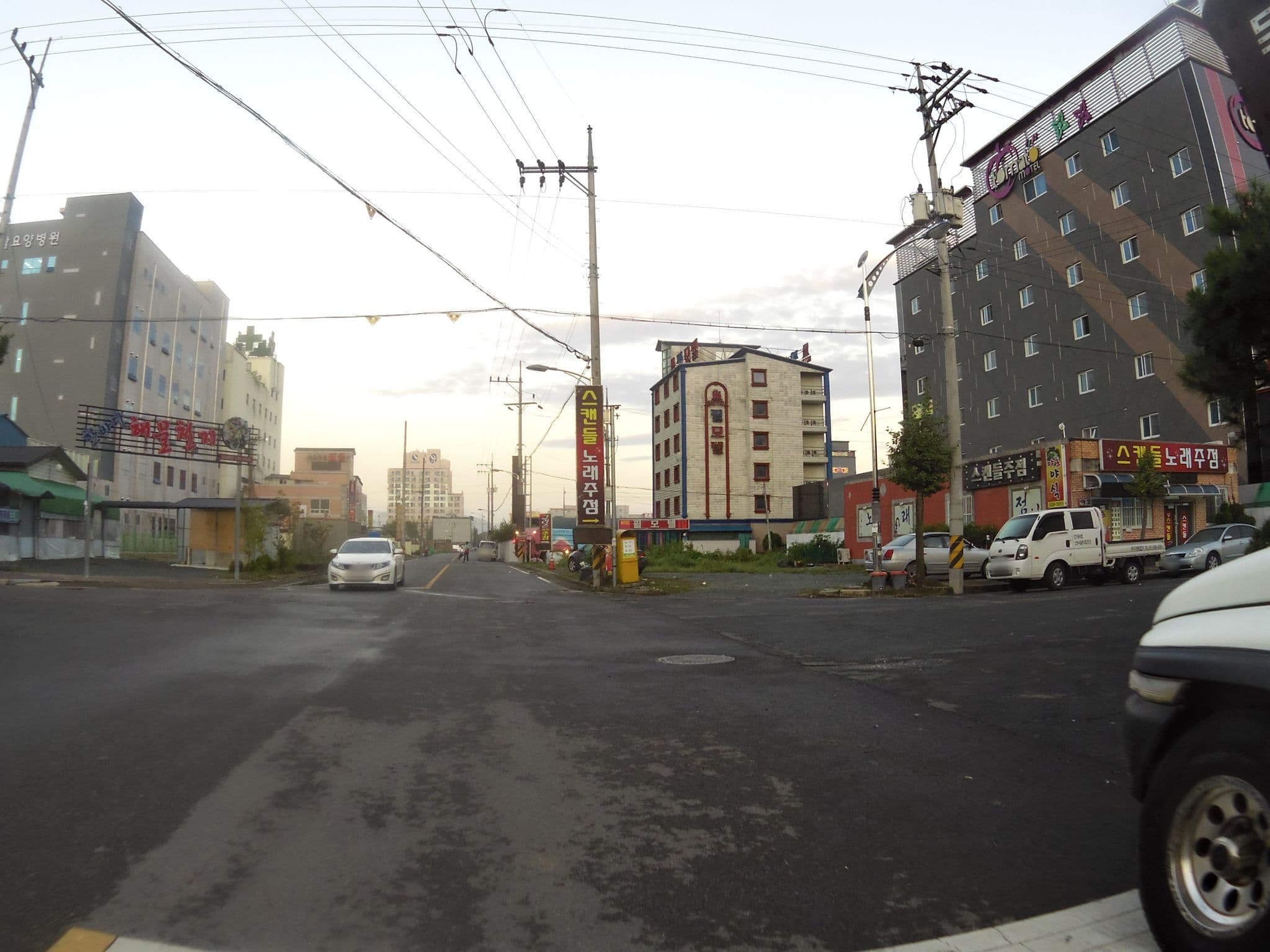 Street view near 토마토호텔, Naesŏ — © xma (CC BY-SA · Mapillary)