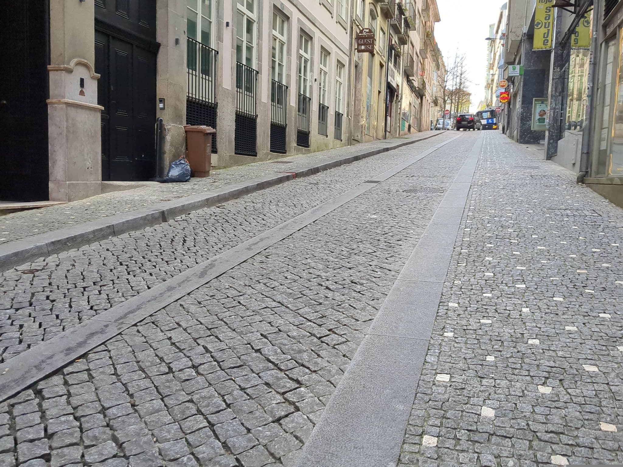 Street view near Grande Hotel Paris, Porto