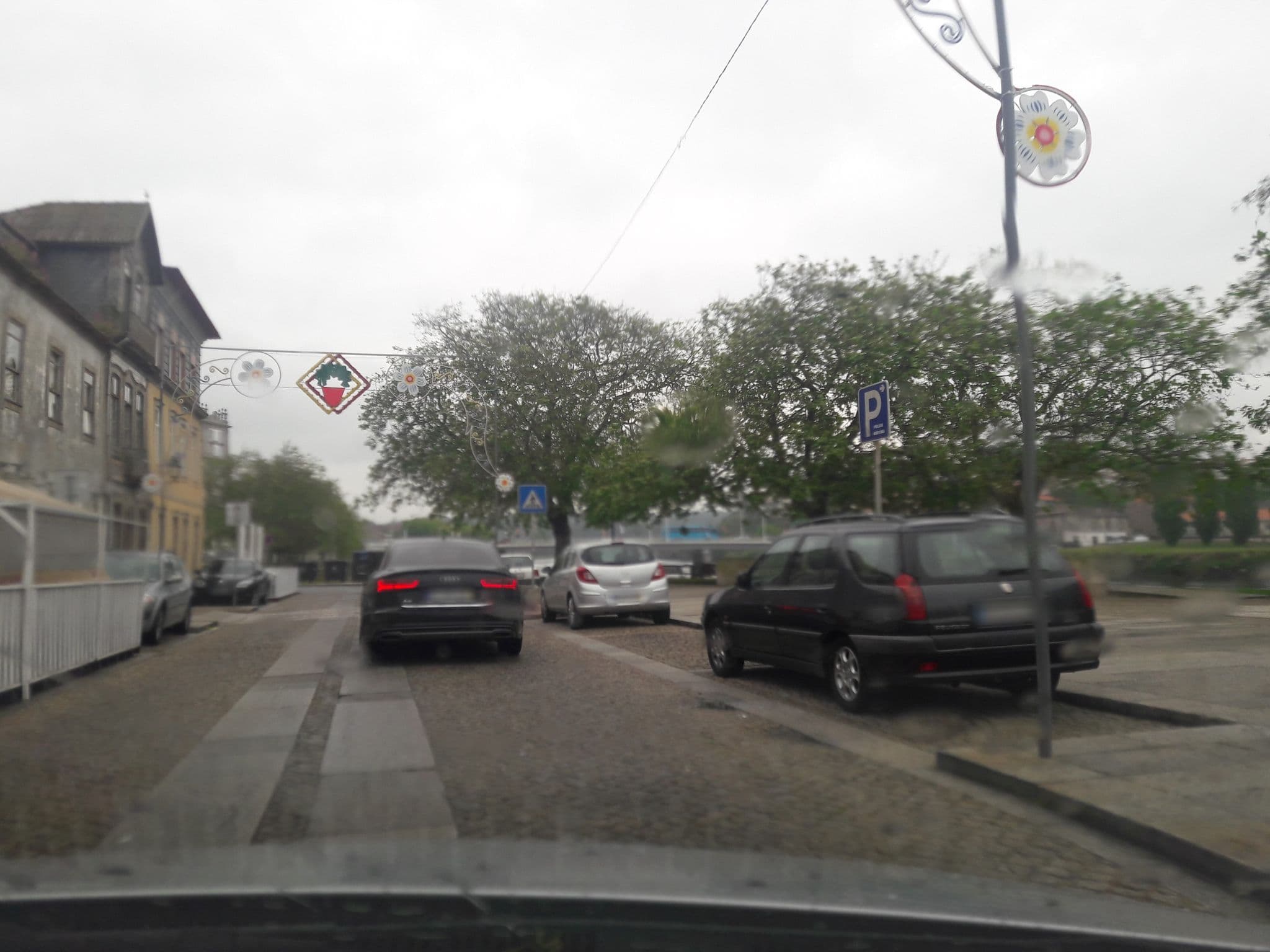 Street view near Pensão Patarata, Vila do Conde — © joaoguise (CC BY-SA · Mapillary)