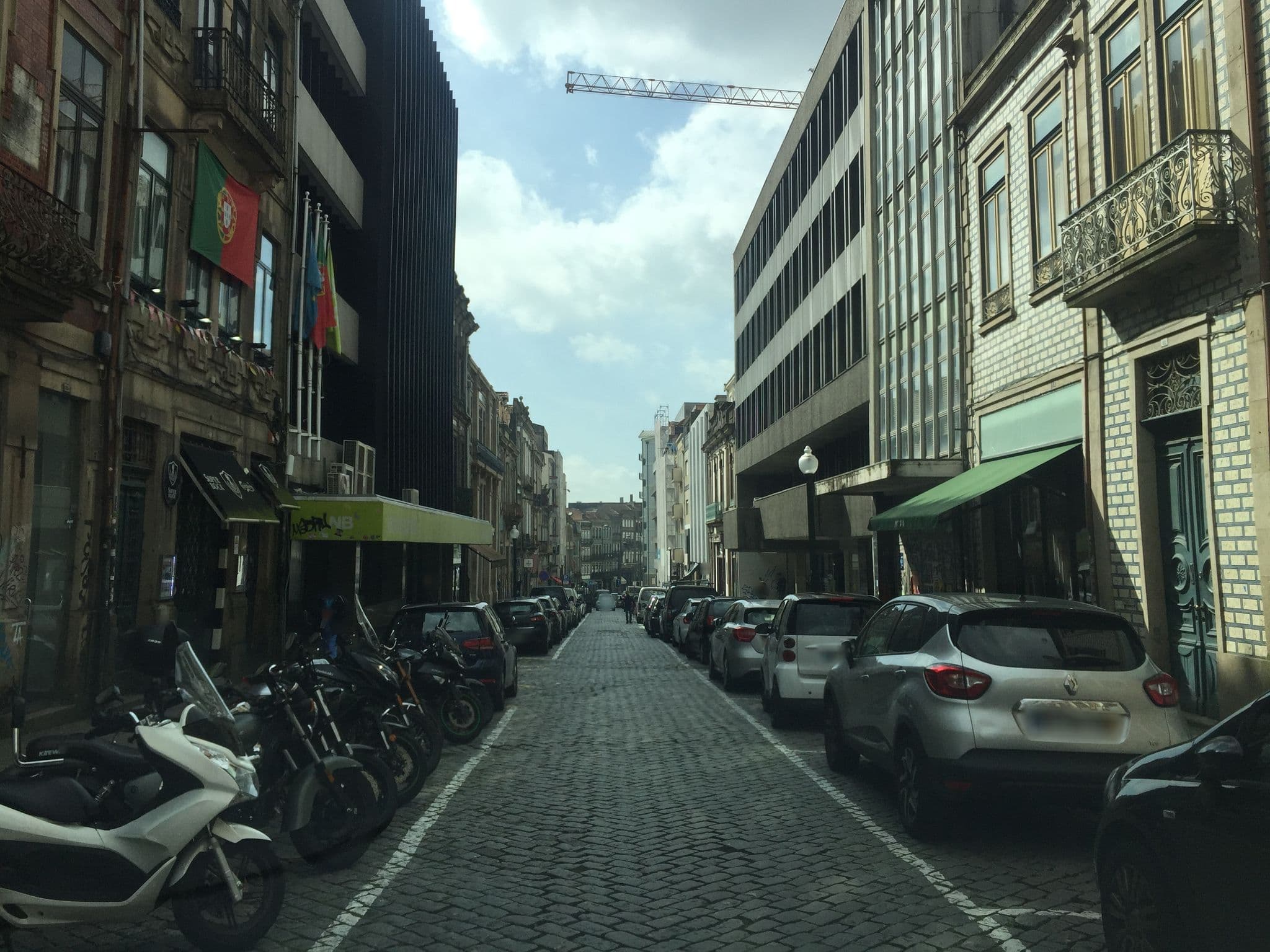 Street view near Selina, Porto — © ptmap (CC BY-SA · Mapillary)