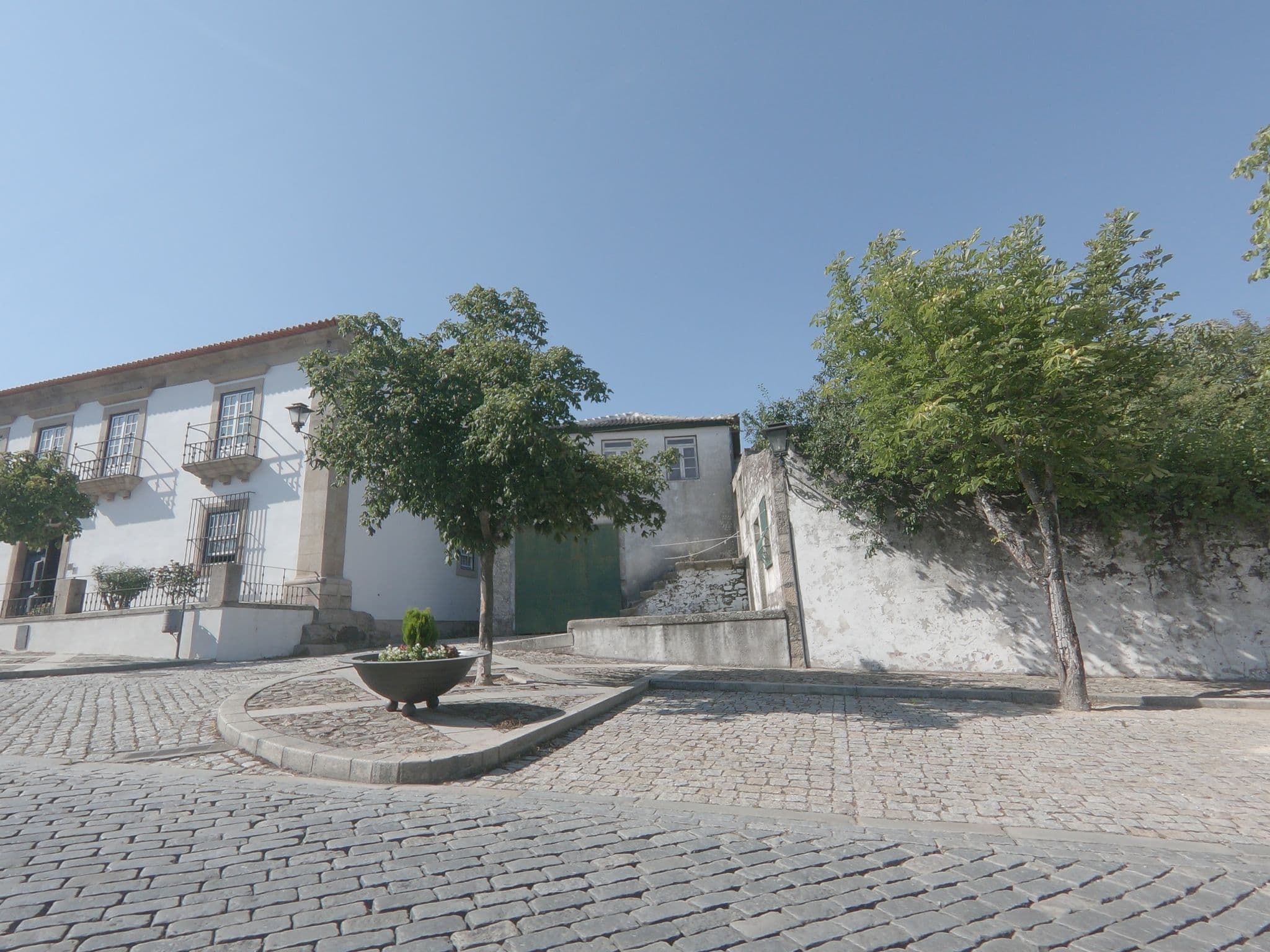 Street view near Solar dos Correia Alves, Moimenta da Beira — © sanjorgepinho (CC BY-SA · Mapillary)