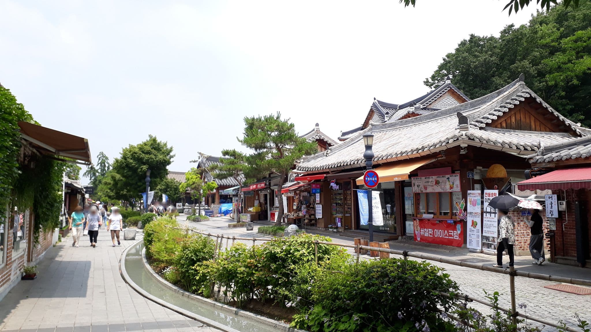 Street view near 어울림, Jeonju — © thebigtouffe (CC BY-SA · Mapillary)