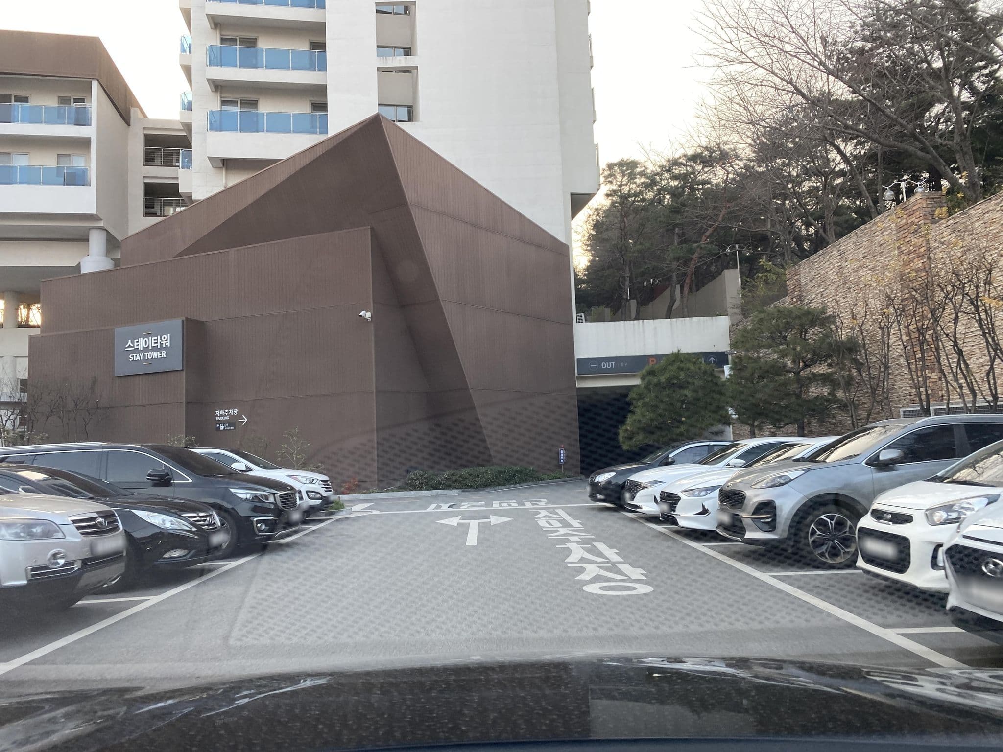 Street view near 리솜스파캐슬 테마동, Hongseong — © eneerhut (CC BY-SA · Mapillary)