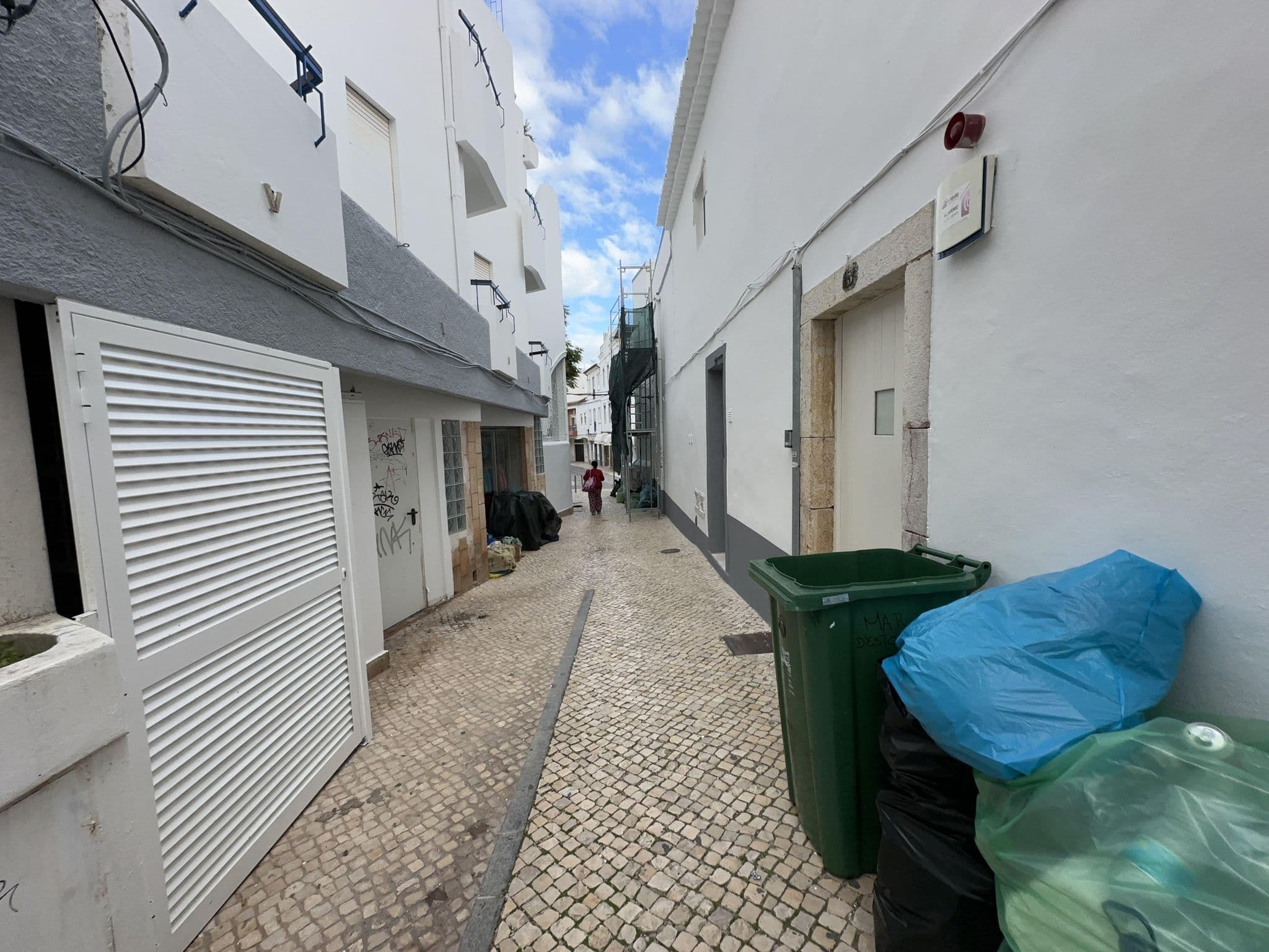 Street view near The Salty Lodge, Lagos — © varun959 (CC BY-SA · Mapillary)