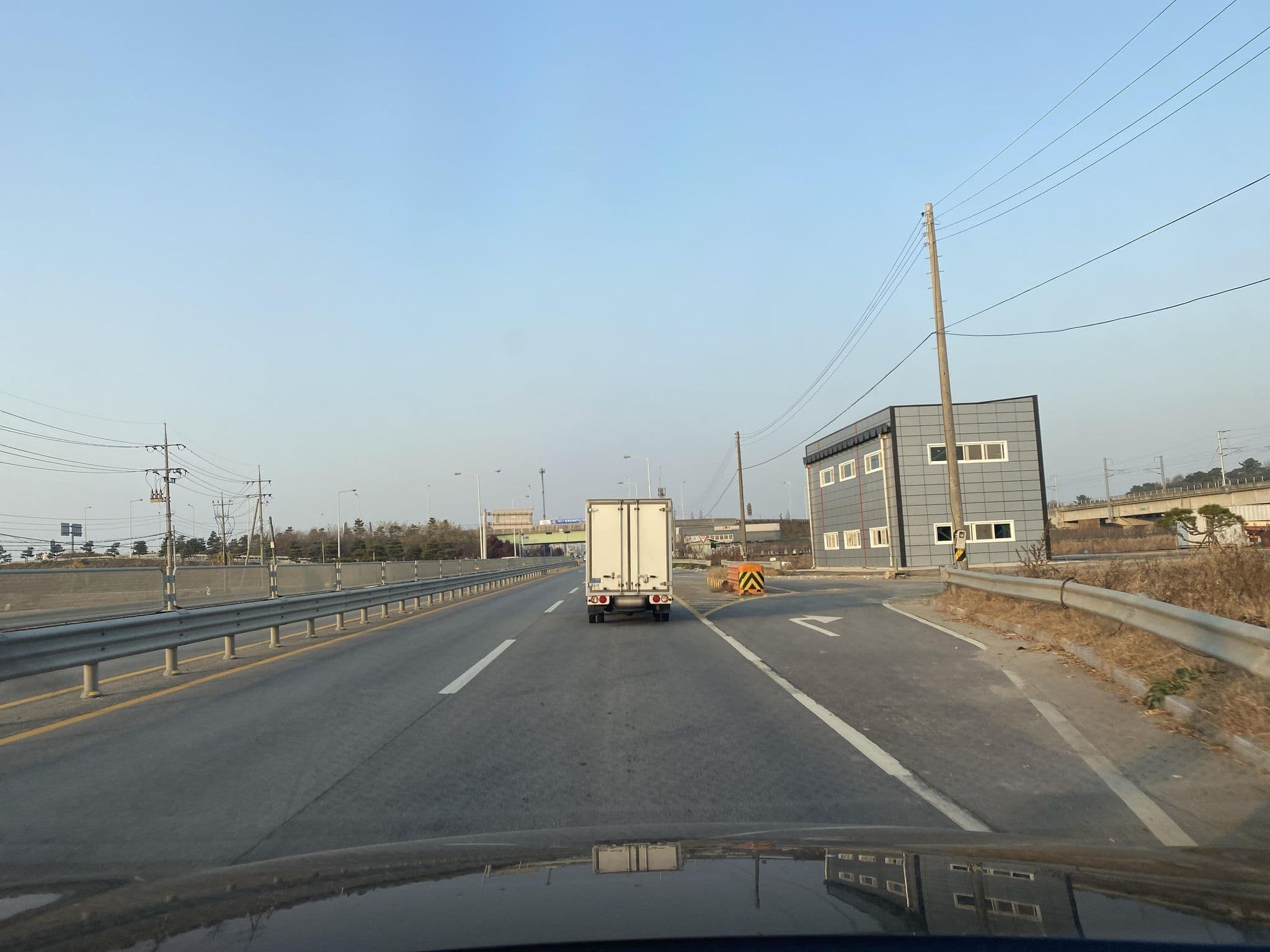Street view near 롯지베르세앙, Yesan — © eneerhut (CC BY-SA · Mapillary)