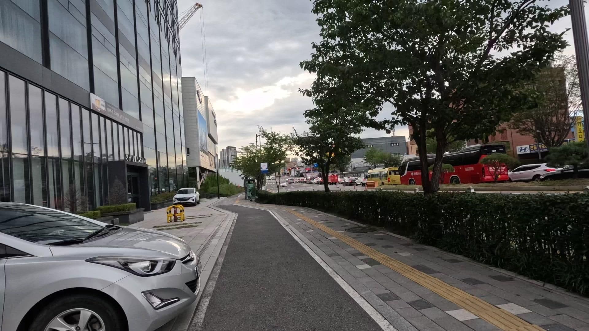Street view near 신라스테이 천안 (Shilla Stay Cheonan), Cheonan — © bct (CC BY-SA · Mapillary)