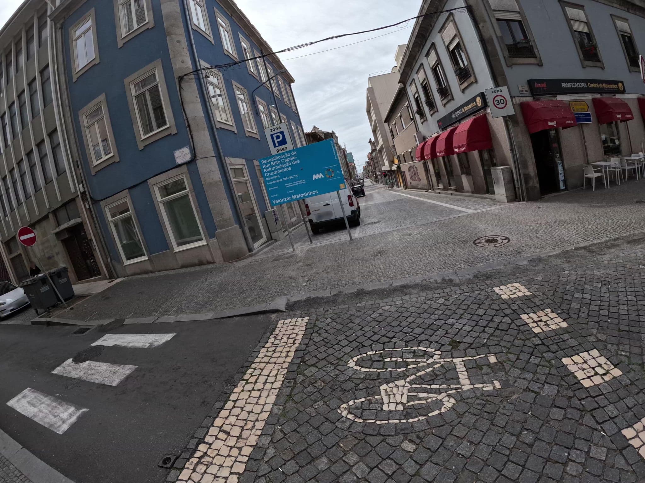 Street view near O Sardinhas, Matosinhos — © franciscolinux (CC BY-SA · Mapillary)