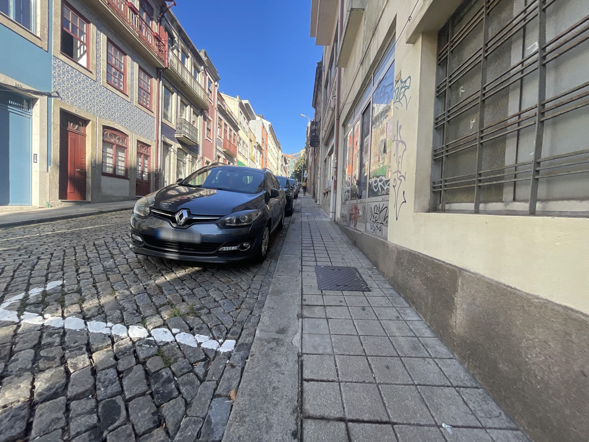 Street view near Hospedaria Luar, Porto