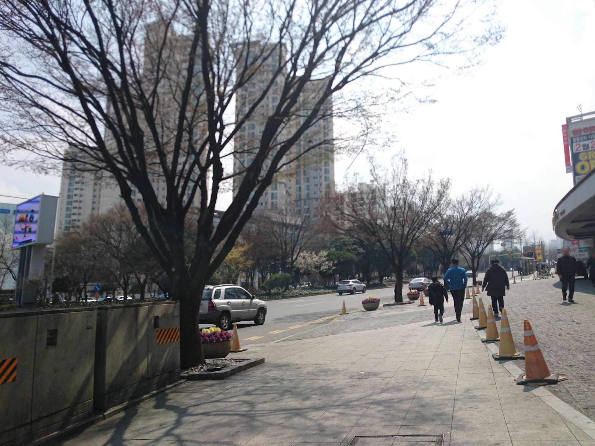 Street view near 크라운관광호텔 (Crown Hotel Daegu), Daegu — © xma (CC BY-SA · Mapillary)