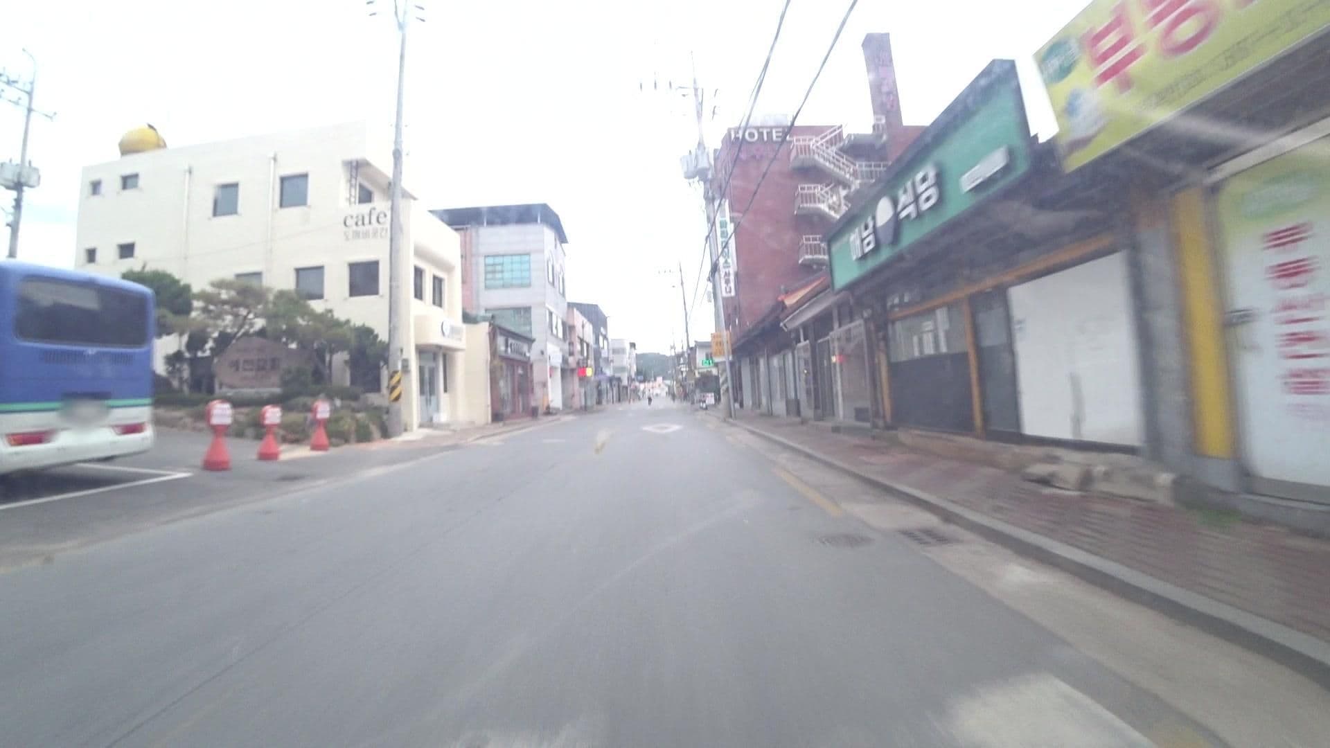 Street view near 파라다이스 호텔, Yecheon — © radsssww (CC BY-SA · Mapillary)