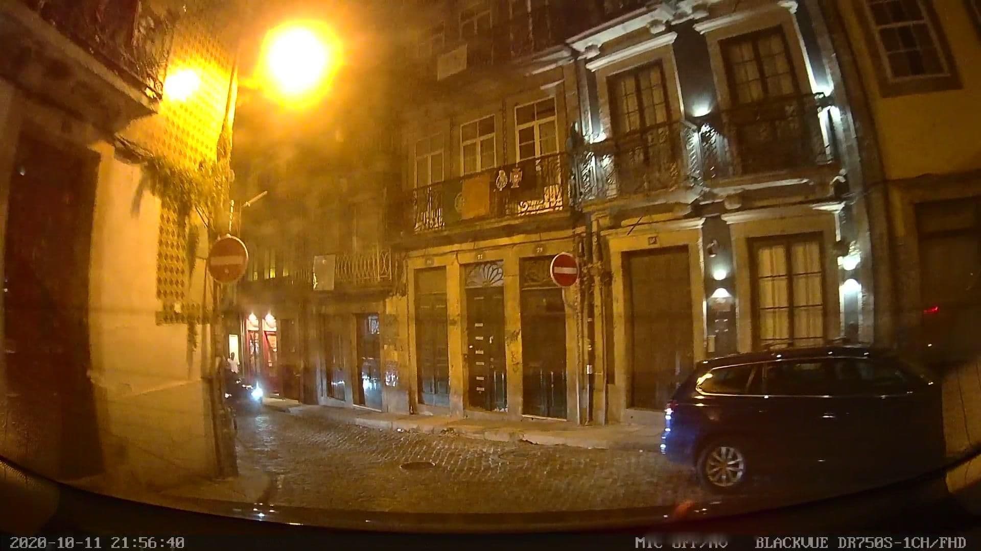 Street view near Mo House, Porto